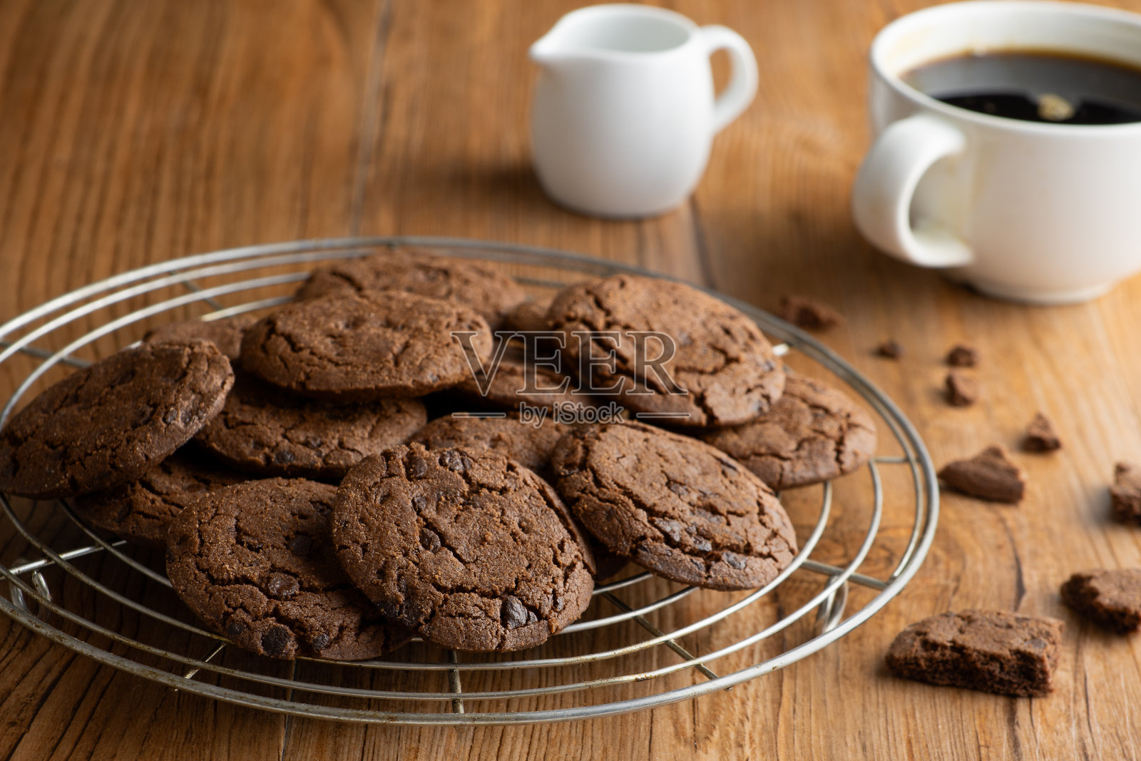 巧克力饼干配一杯咖啡照片摄影图片