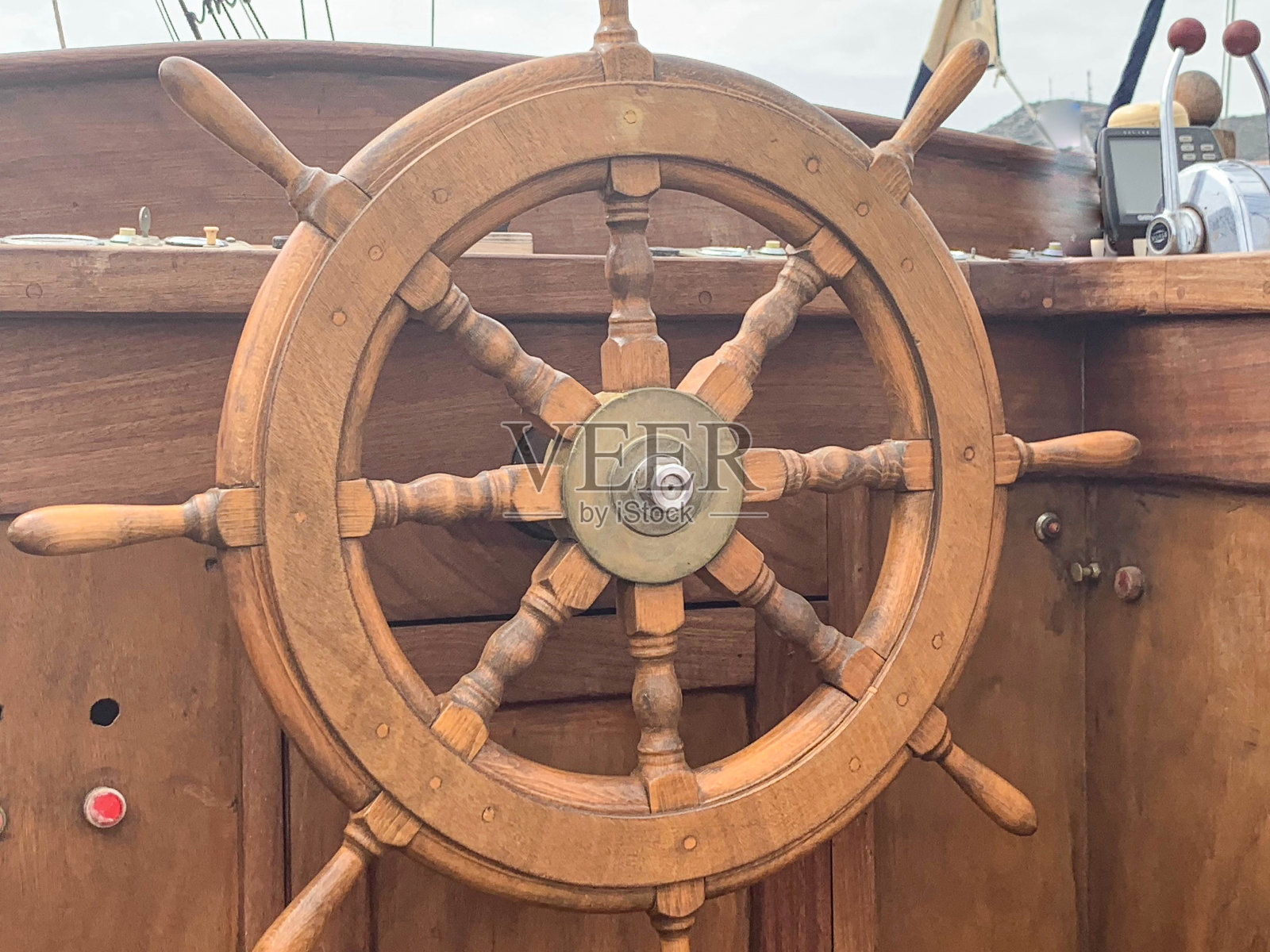 旧木船的车轮照片摄影图片