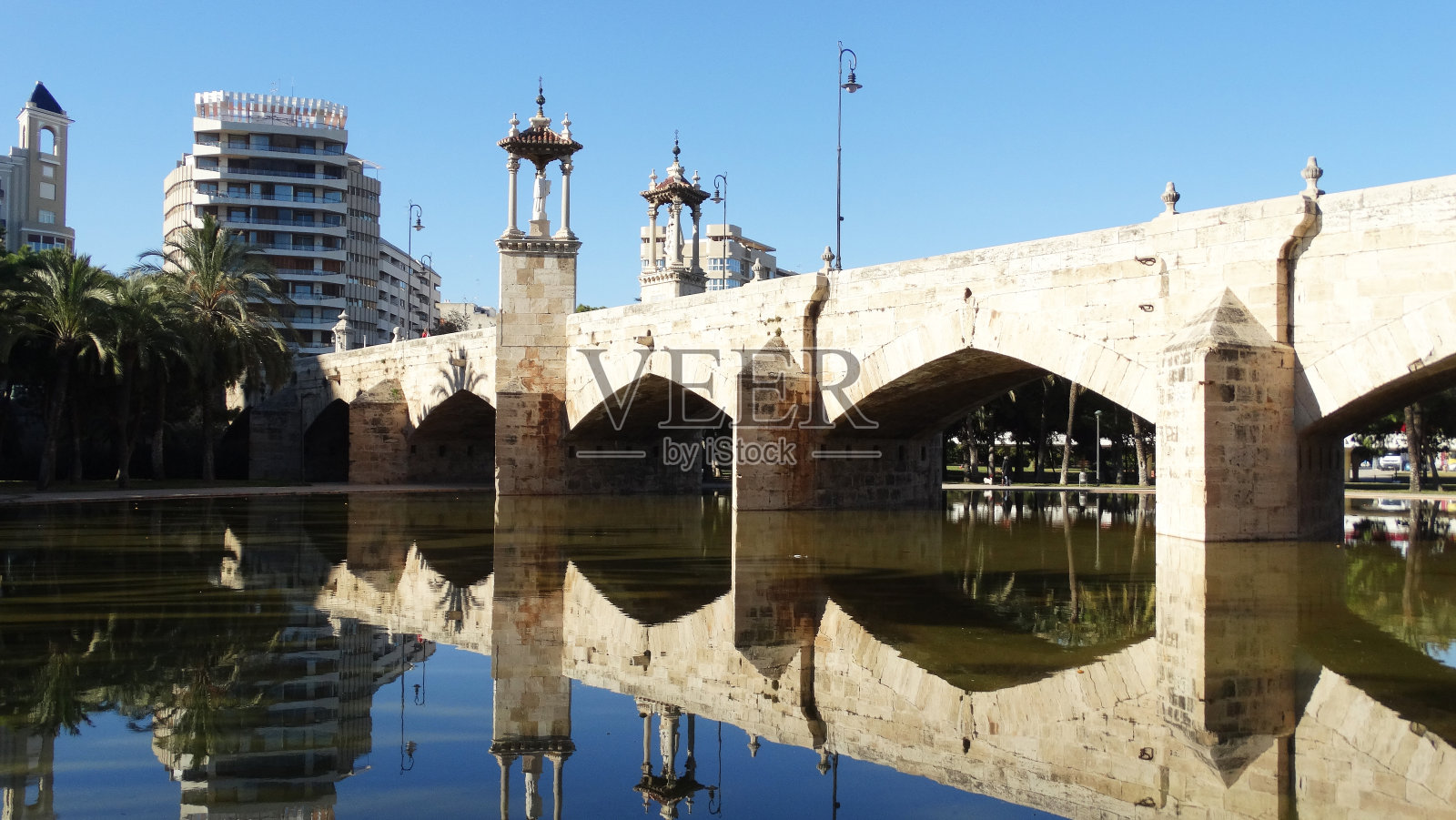 图里亚的桥照片摄影图片