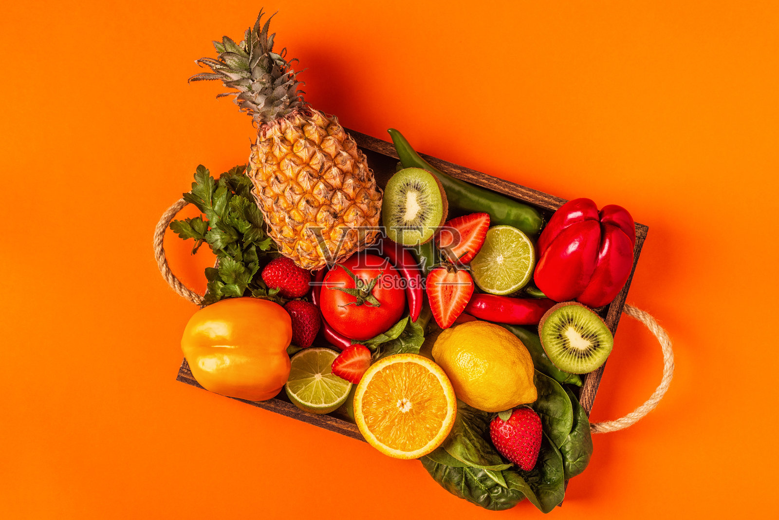 水果和蔬菜中含有丰富的维生素C照片摄影图片