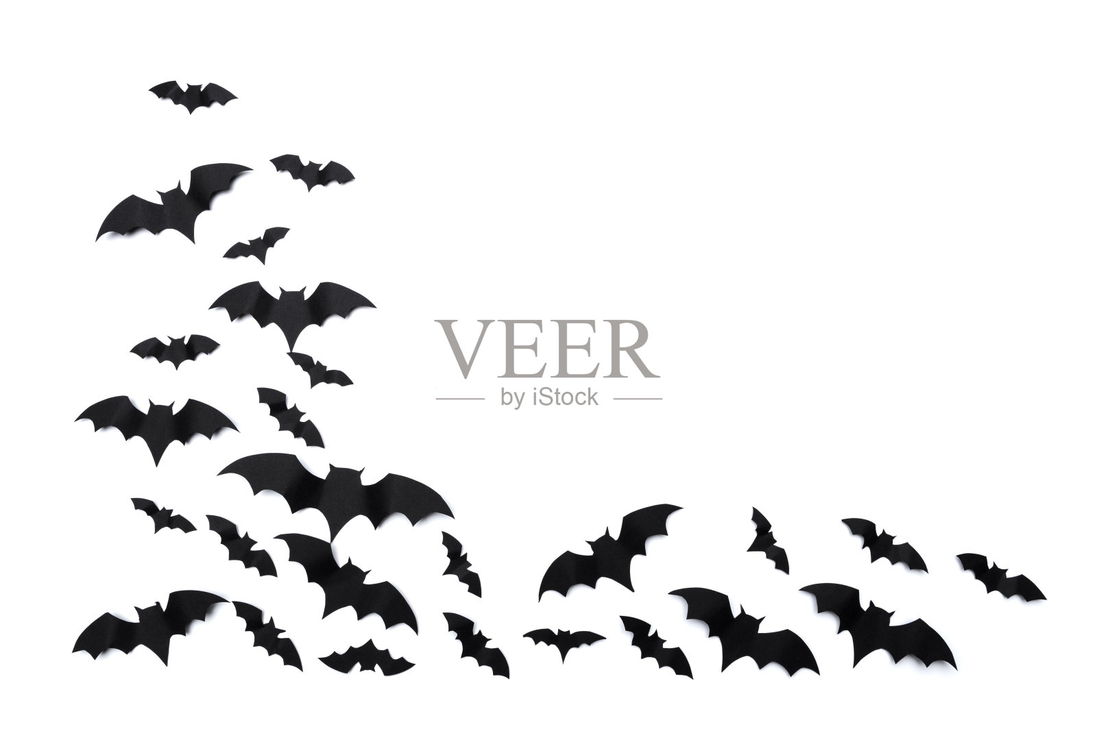 万圣节装饰概念——纸蝙蝠飞翔照片摄影图片