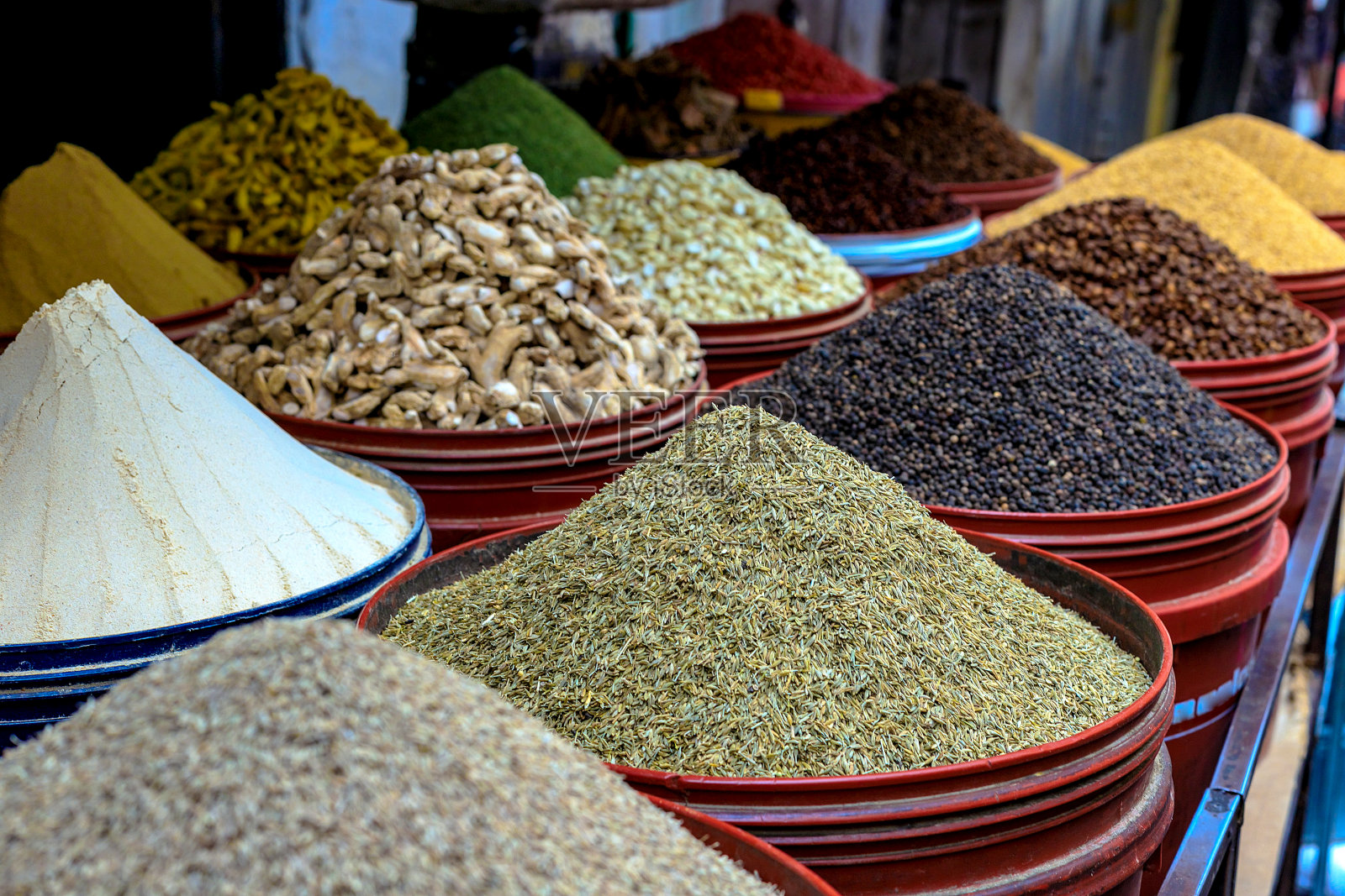 摩洛哥马拉喀什市场的传统香料照片摄影图片