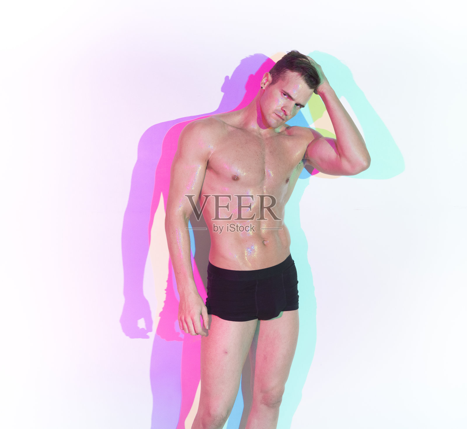 有吸引力的男人感觉性感和穿着黑色内衣照片摄影图片