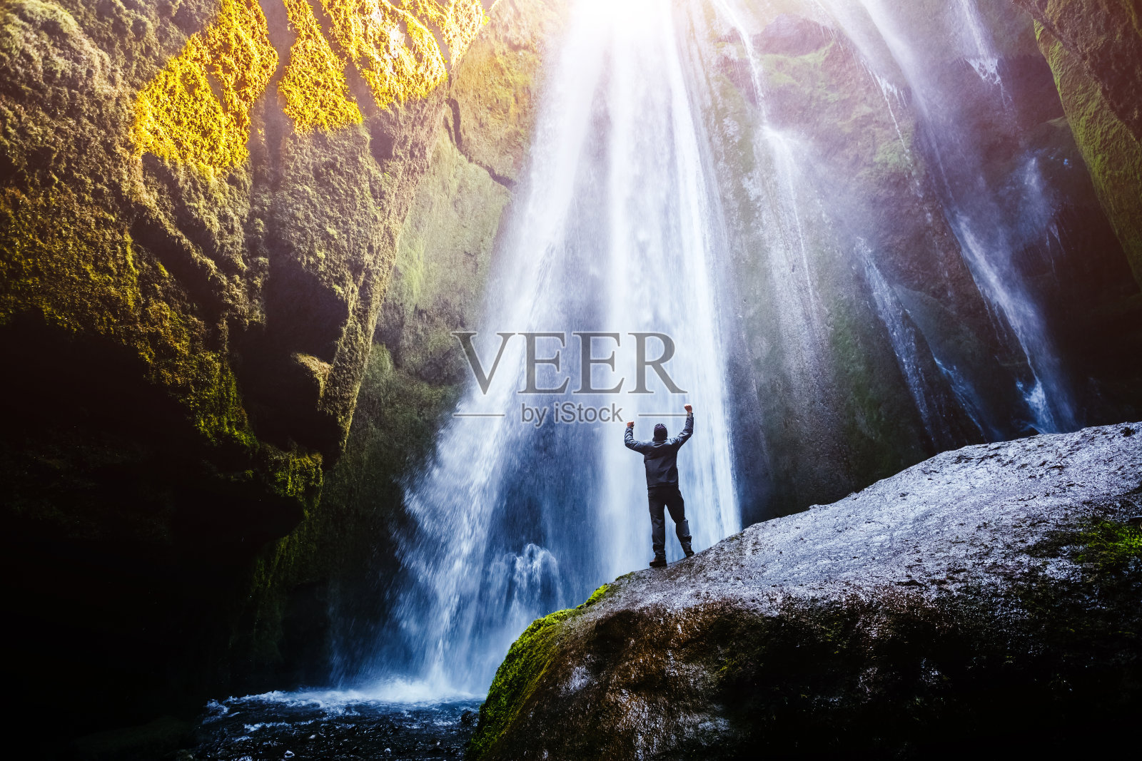 著名的Gljufrabui瀑布在阳光下的完美景色。冰岛，观光欧洲。照片摄影图片