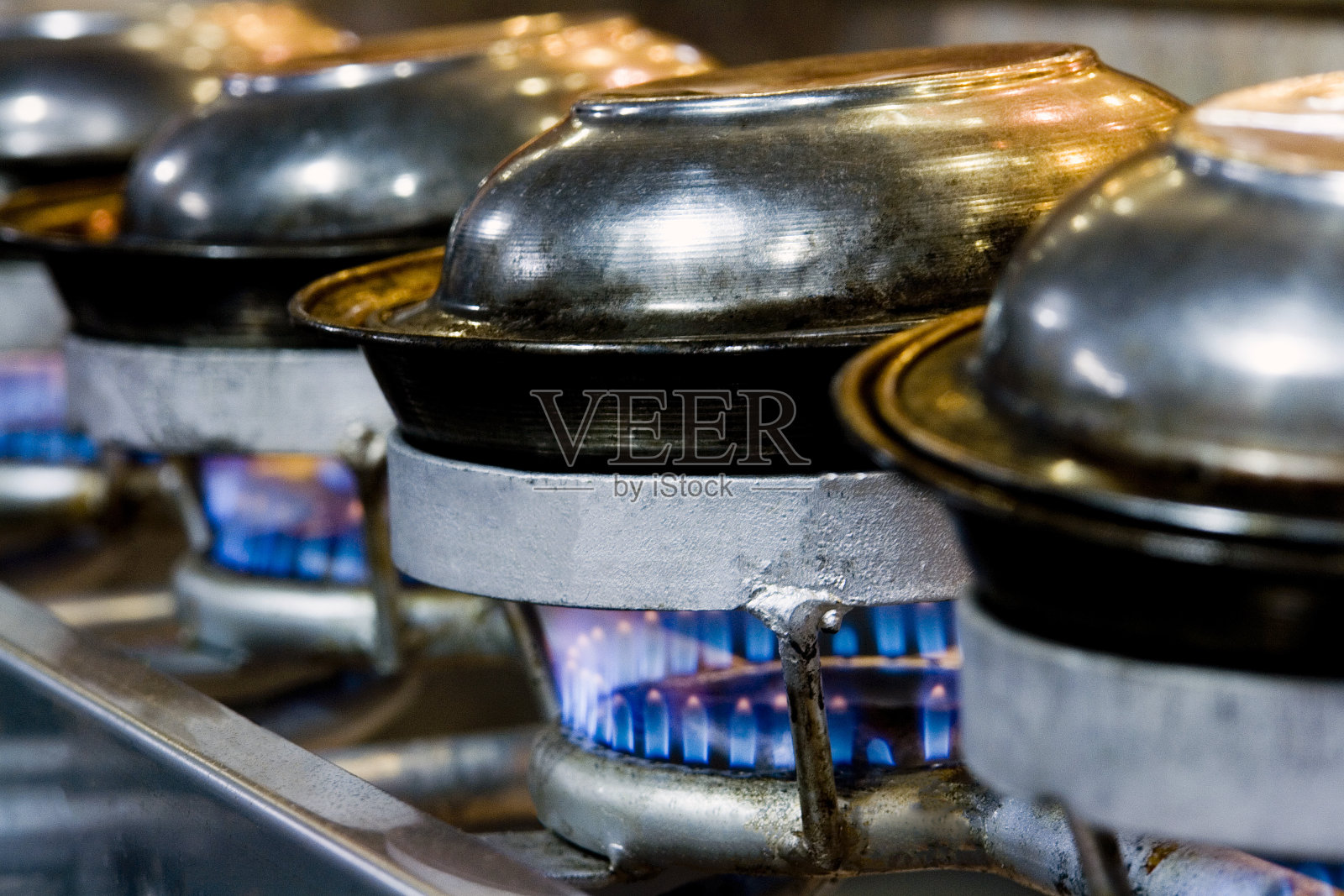 工业厨房的煤气灶照片摄影图片