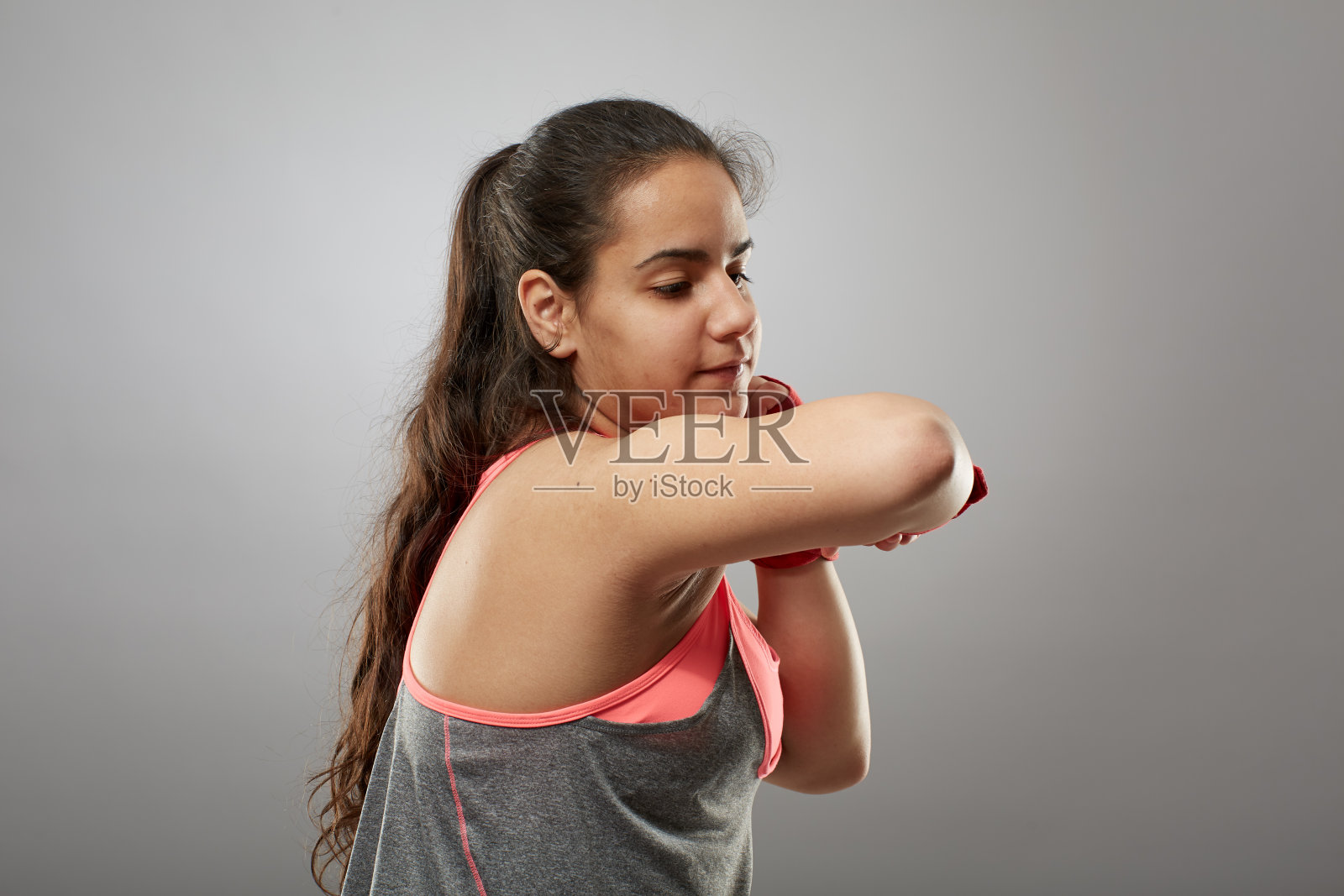 手裹拳击手女孩照片摄影图片