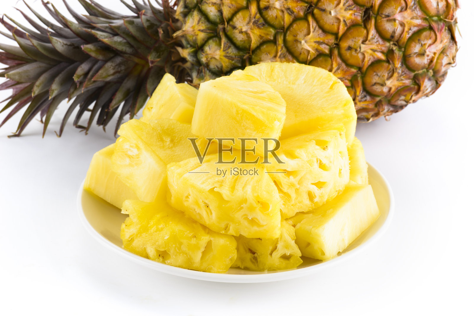 白盘上的菠萝片照片摄影图片