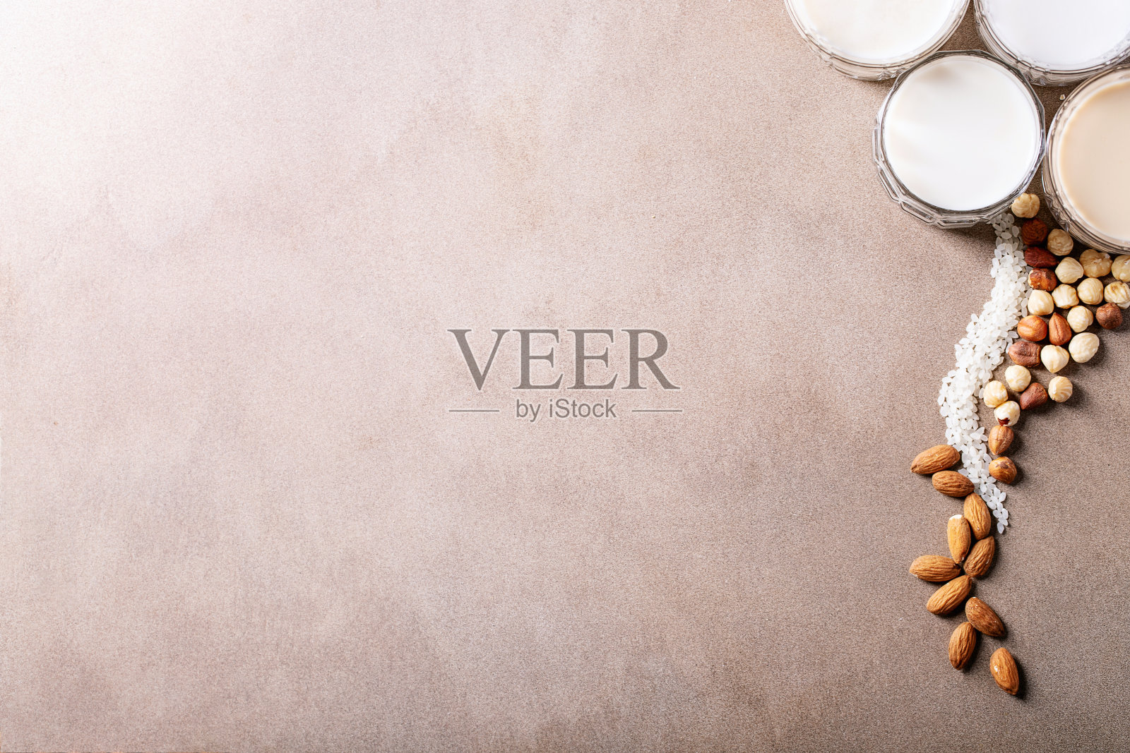 杏仁，榛子，燕麦和米浆照片摄影图片