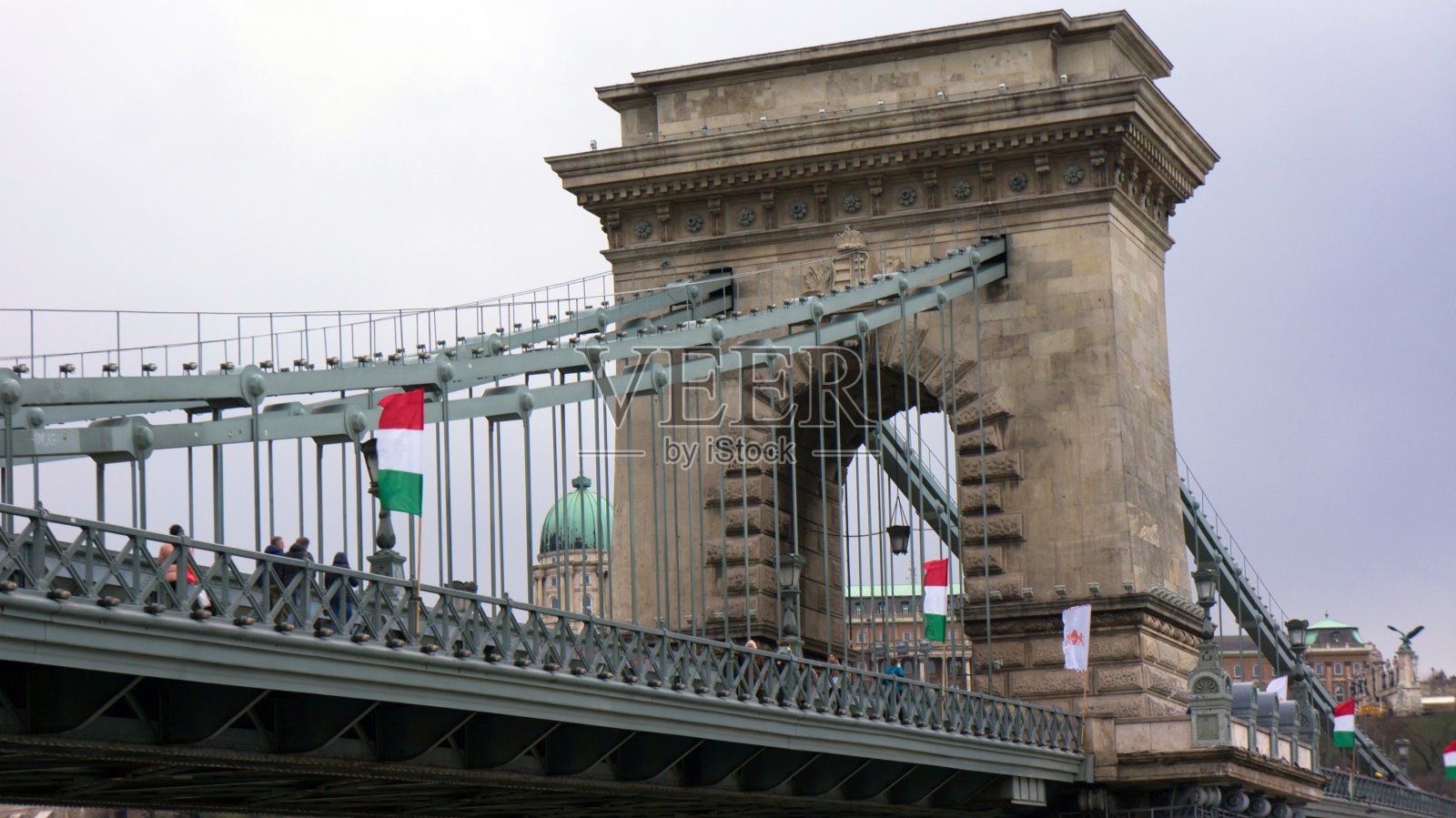 Széchenyi铁链桥(匈牙利Széchenyi lánchíd)是一座横跨多瑙河布达和佩斯之间的悬索桥照片摄影图片