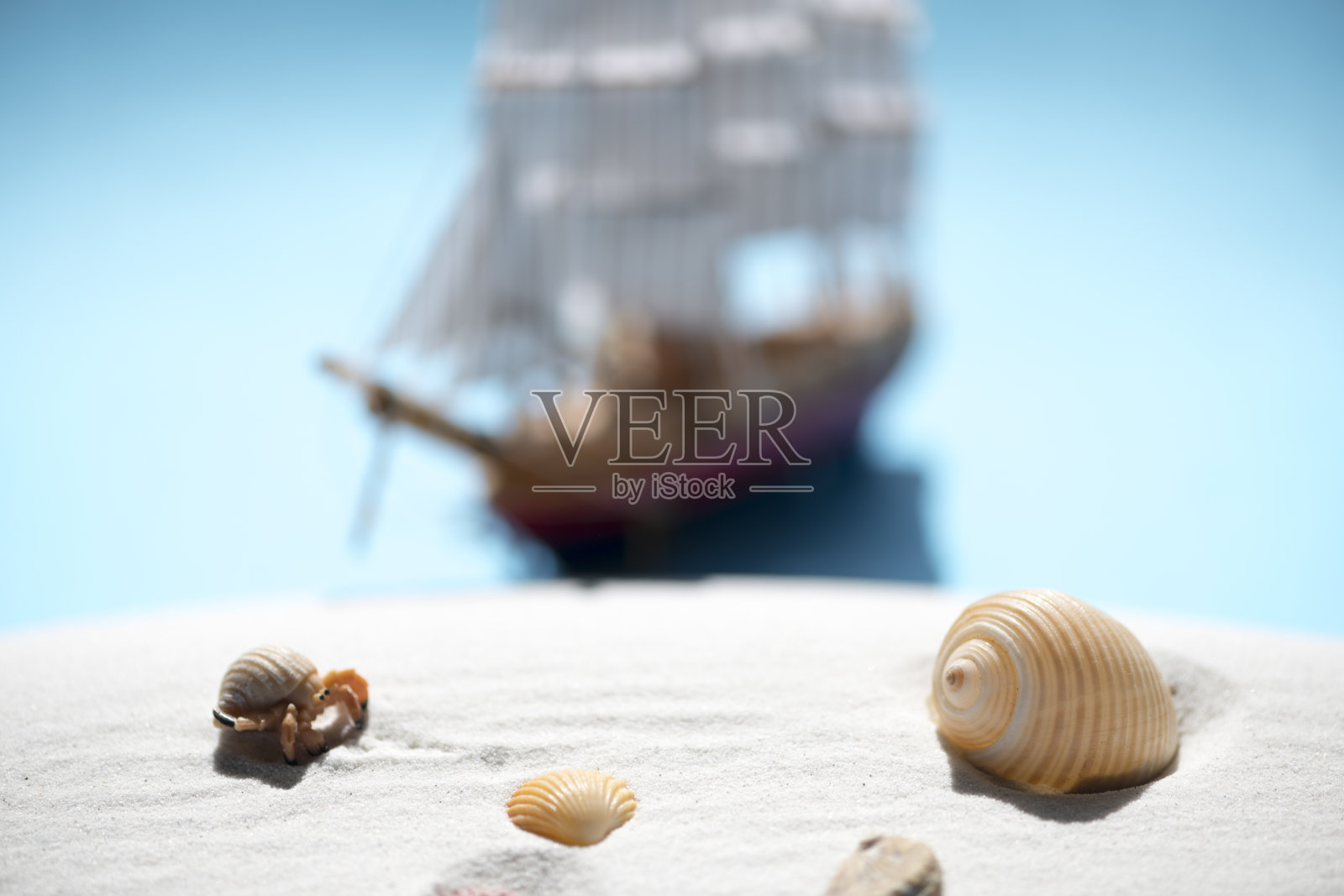 正在靠近帆船海滩照片摄影图片