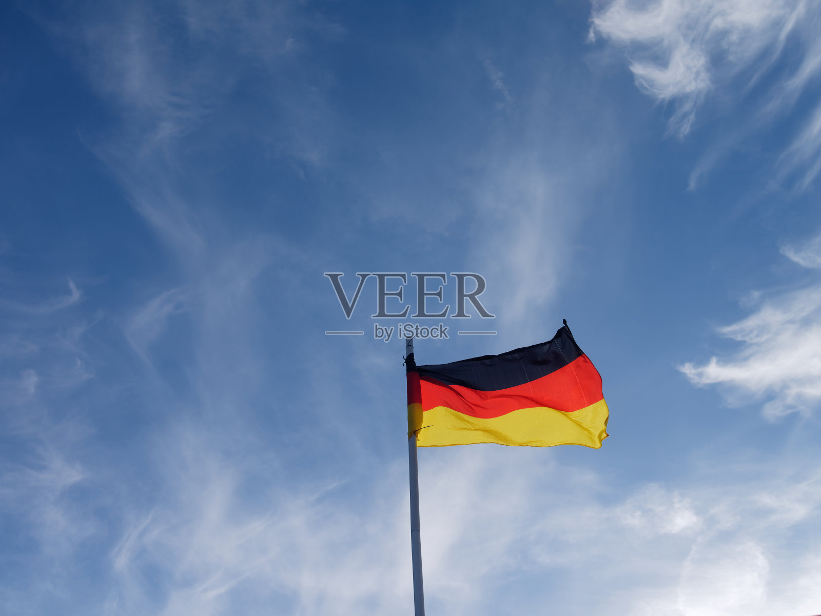 德国国旗在风中飘扬照片摄影图片