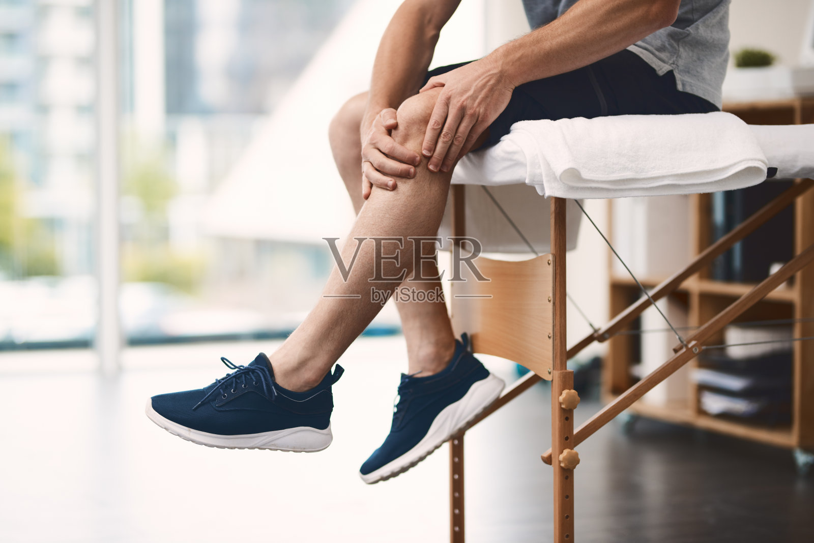 膝盖受伤是最严重的照片摄影图片