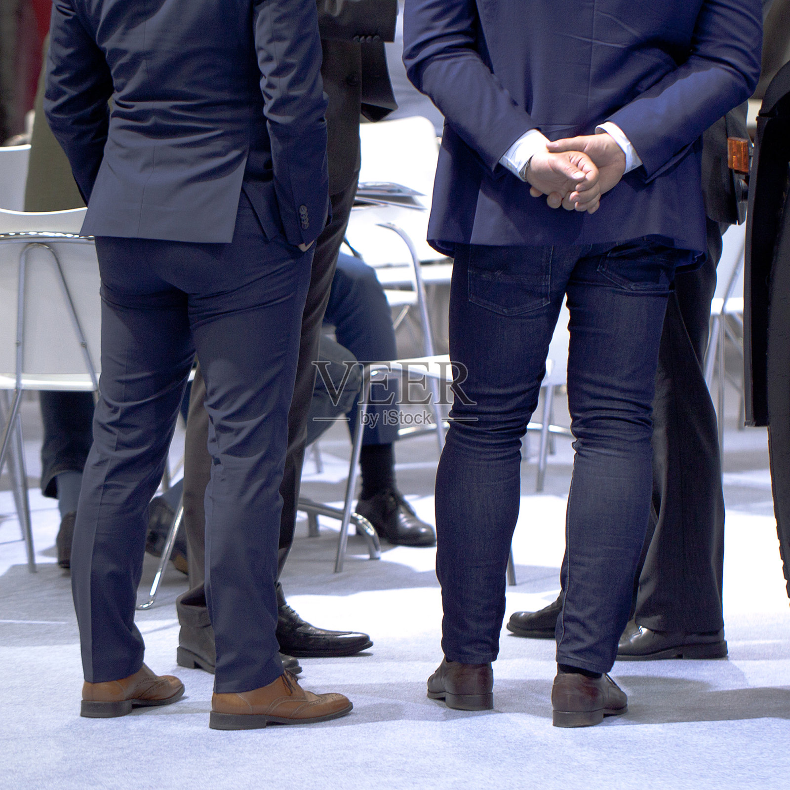 穿西装的男人照片摄影图片