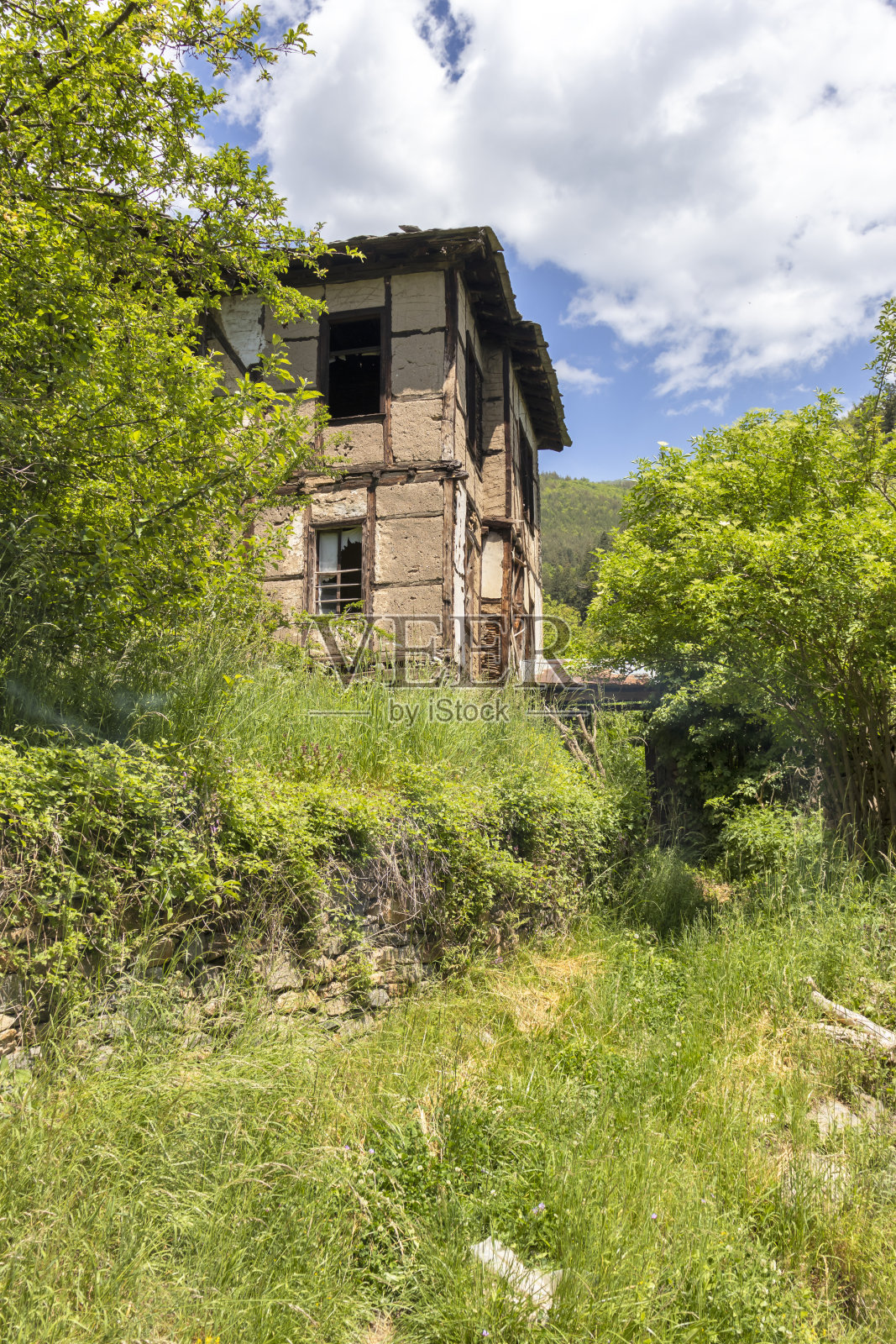 保加利亚普罗夫迪夫地区，拥有正宗19世纪房屋的科索沃村庄照片摄影图片