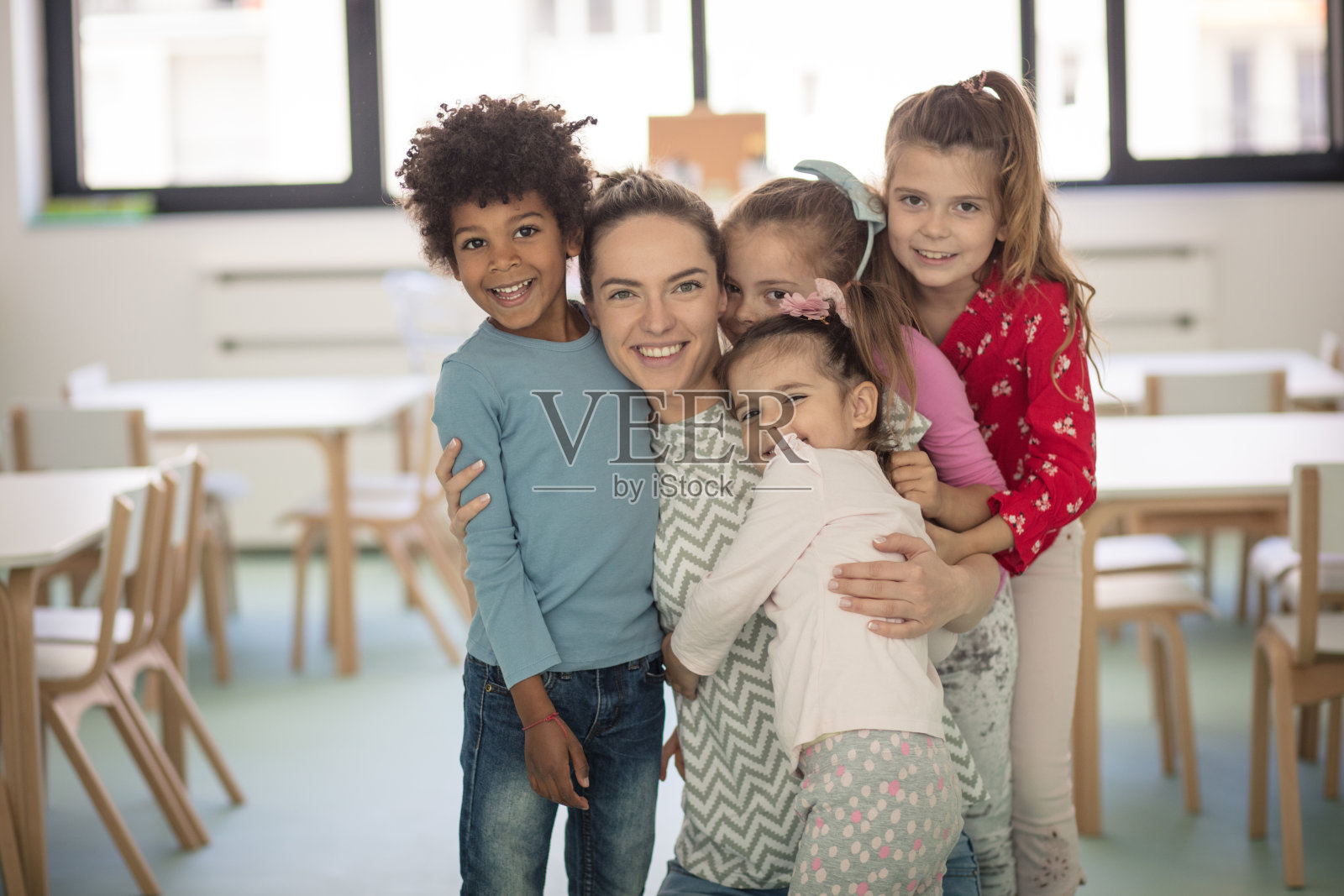 我们就像一家人。照片摄影图片