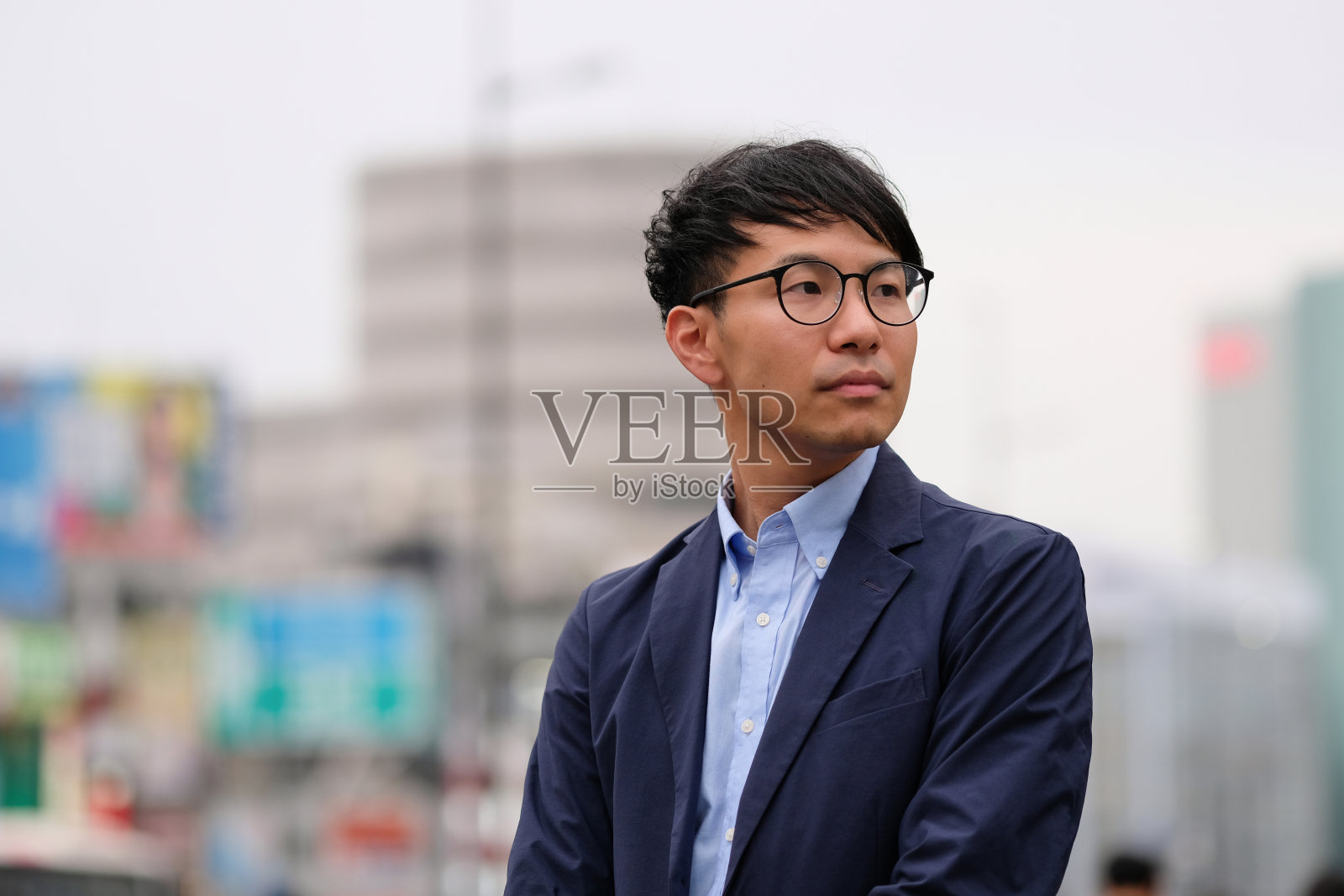 街头自信商人的肖像照片摄影图片