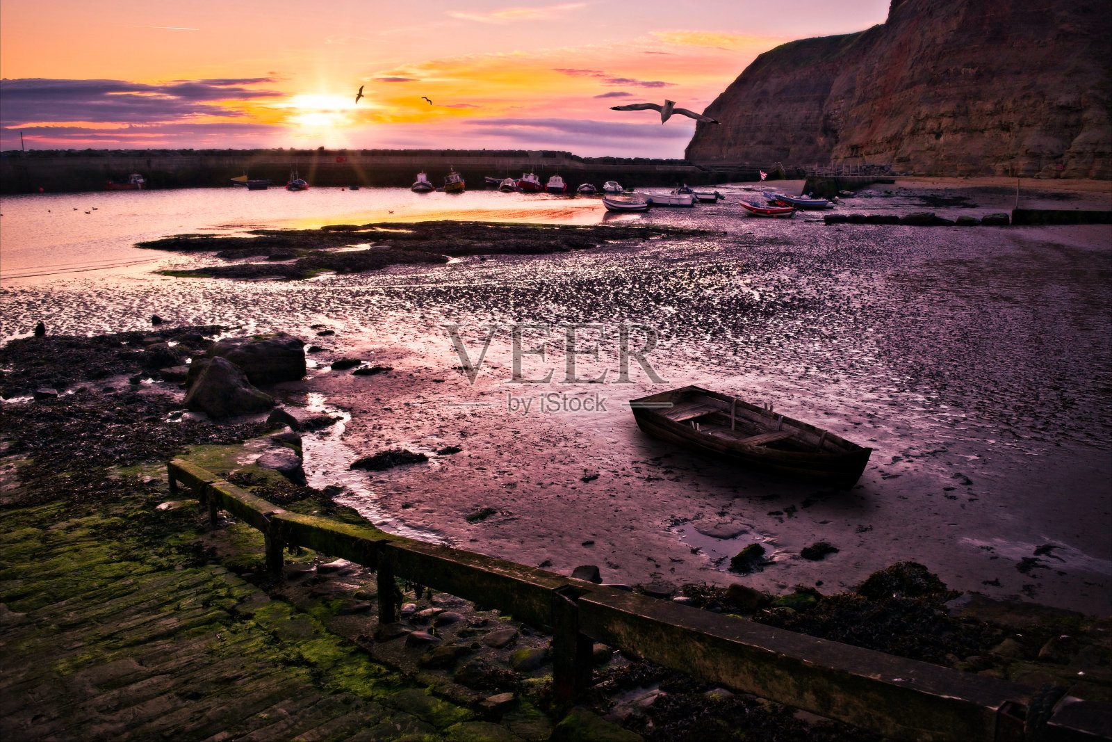 港口的旧船照片摄影图片