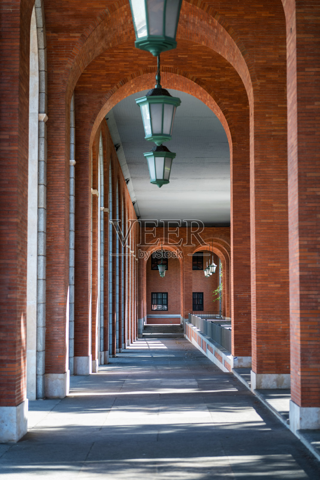 马德里新成立的政府部门的拱廊照片摄影图片