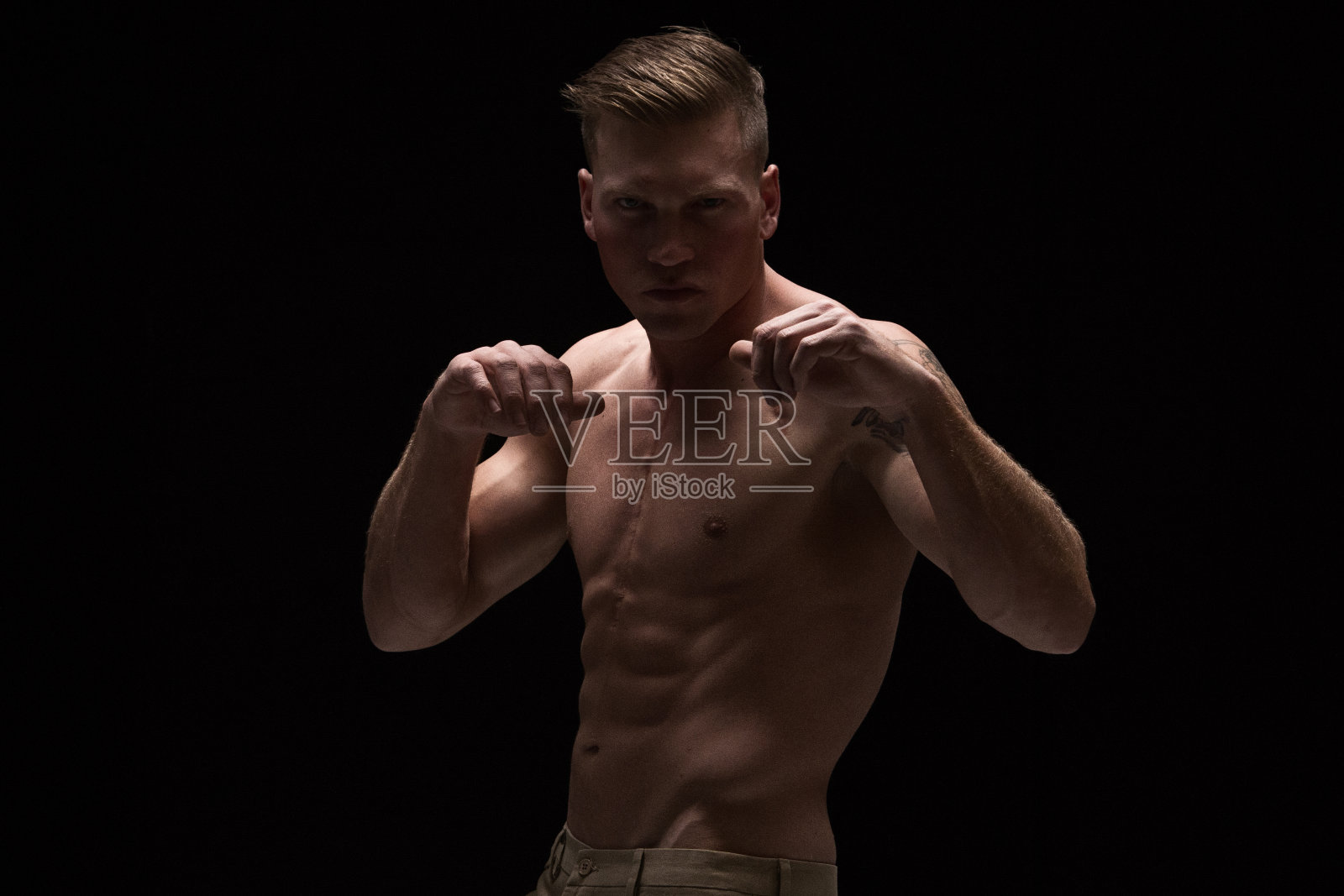 有吸引力的赤膊的男人照片摄影图片