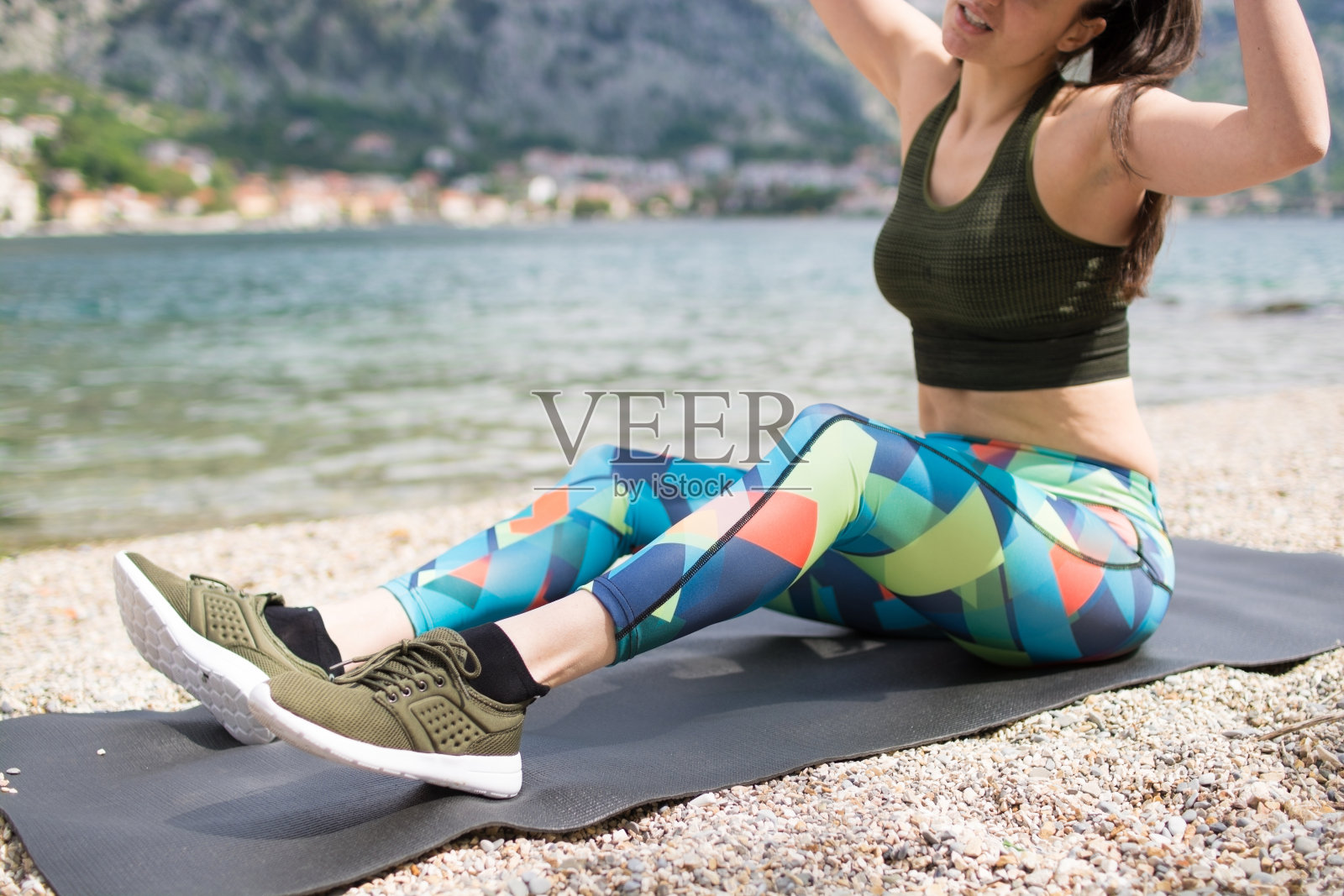 瑜伽带给她快乐照片摄影图片