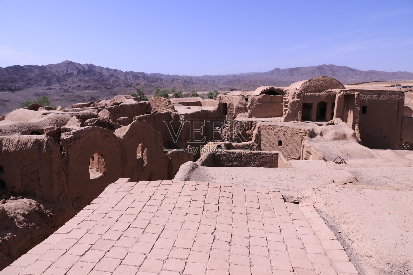 泥砖城市哈拉纳克的废墟照片摄影图片