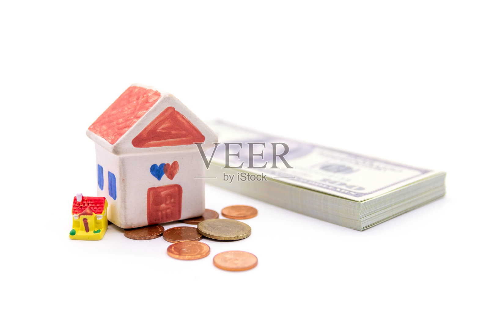 房子和美元孤立在白色的背景。照片摄影图片