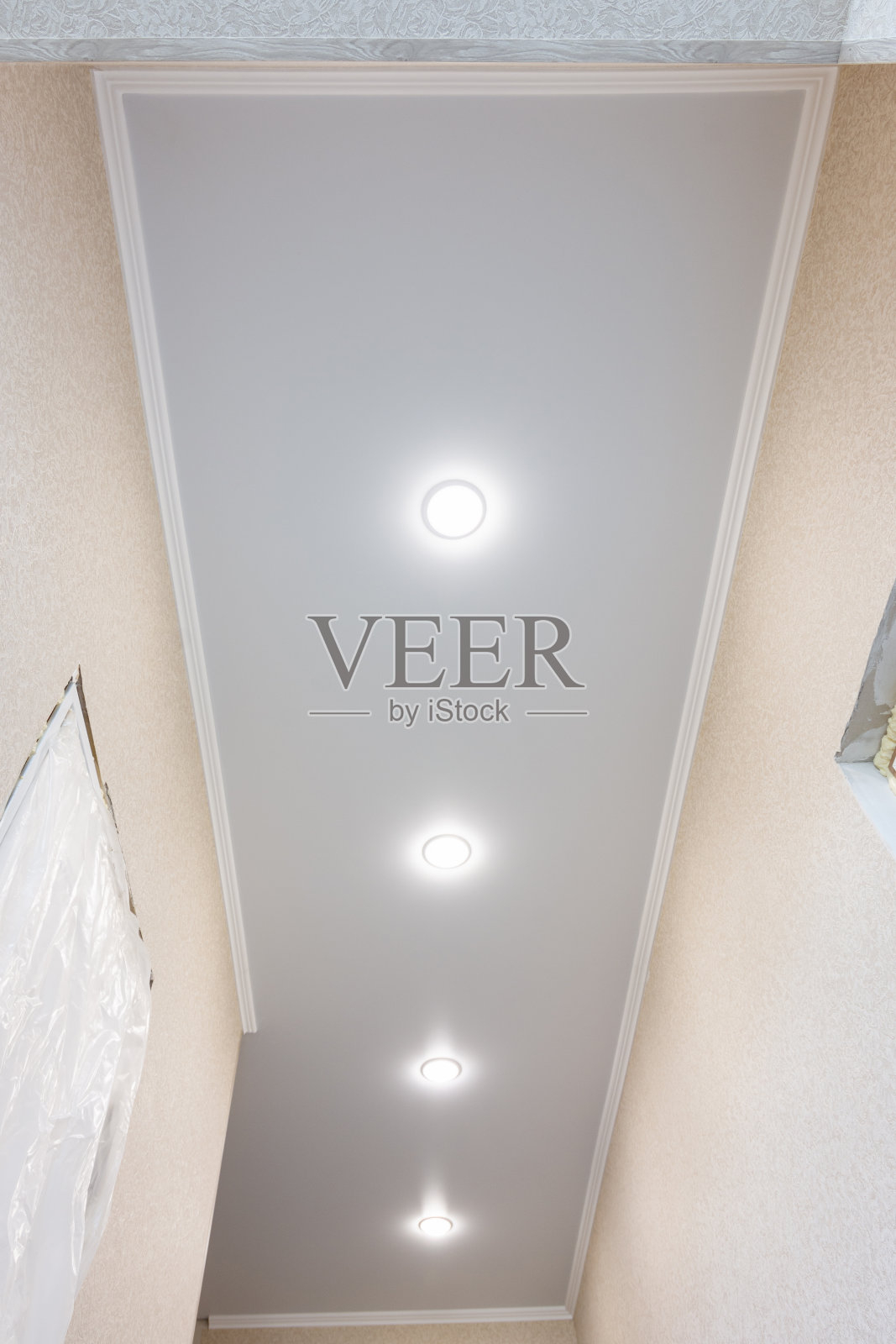 狭长走廊的拉伸天花板照片摄影图片