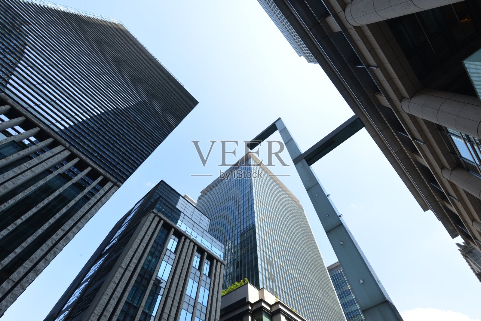 仰望蓝天，建筑师照片摄影图片