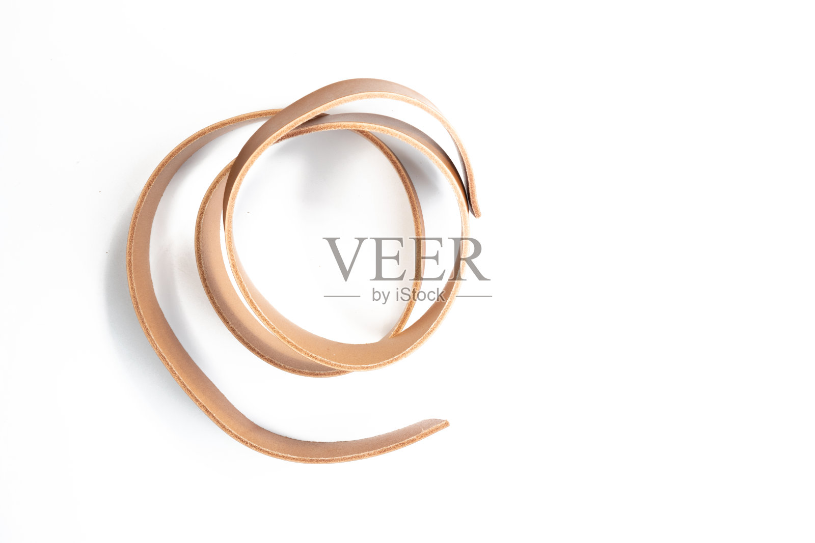 白色背景上的皮带工作过程照片摄影图片