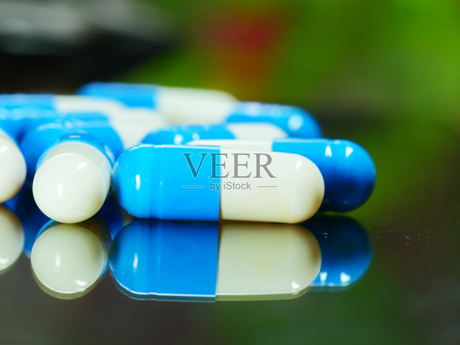 吃药药丸，保健理念照片摄影图片