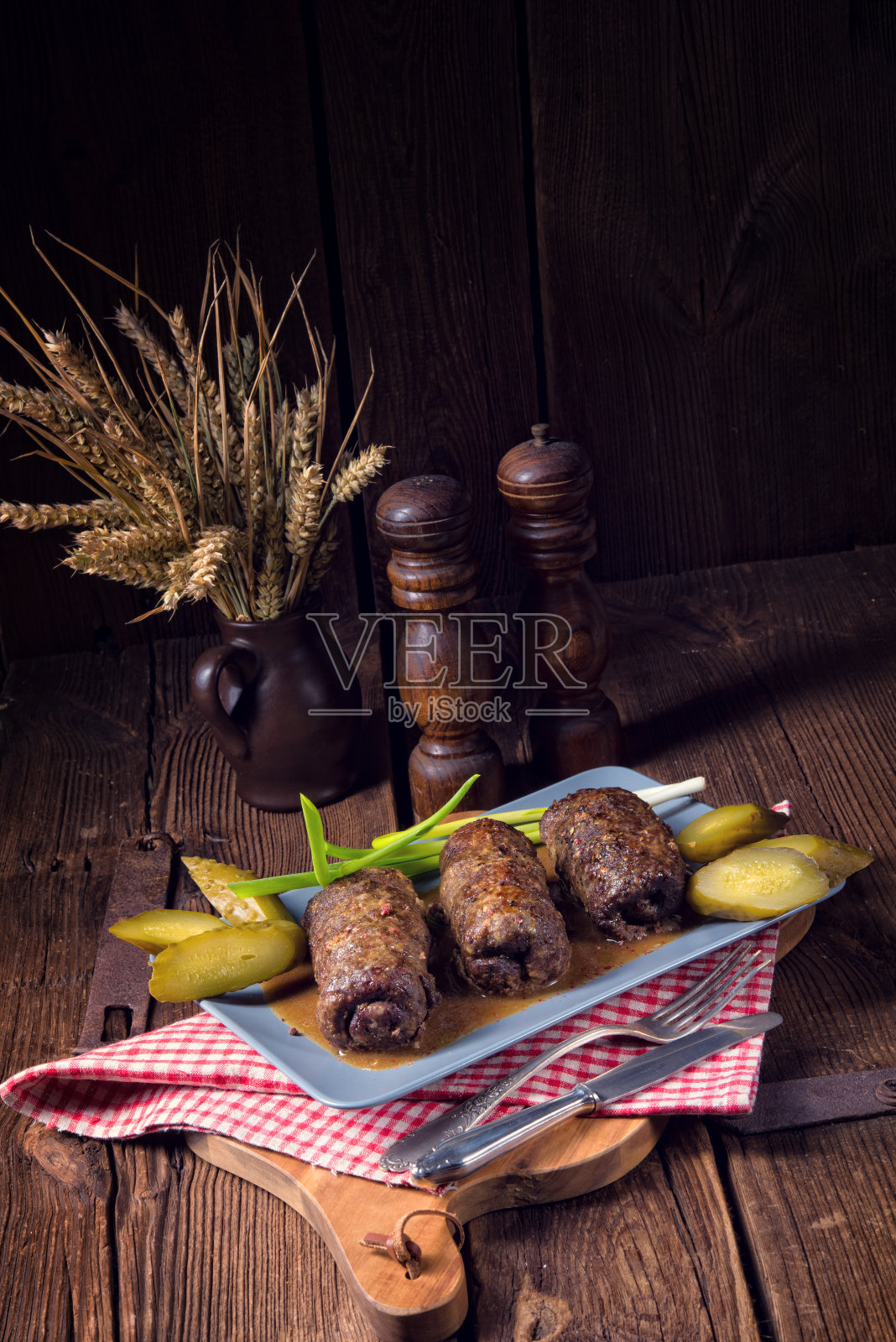 馅料美味的烤牛肉卷照片摄影图片