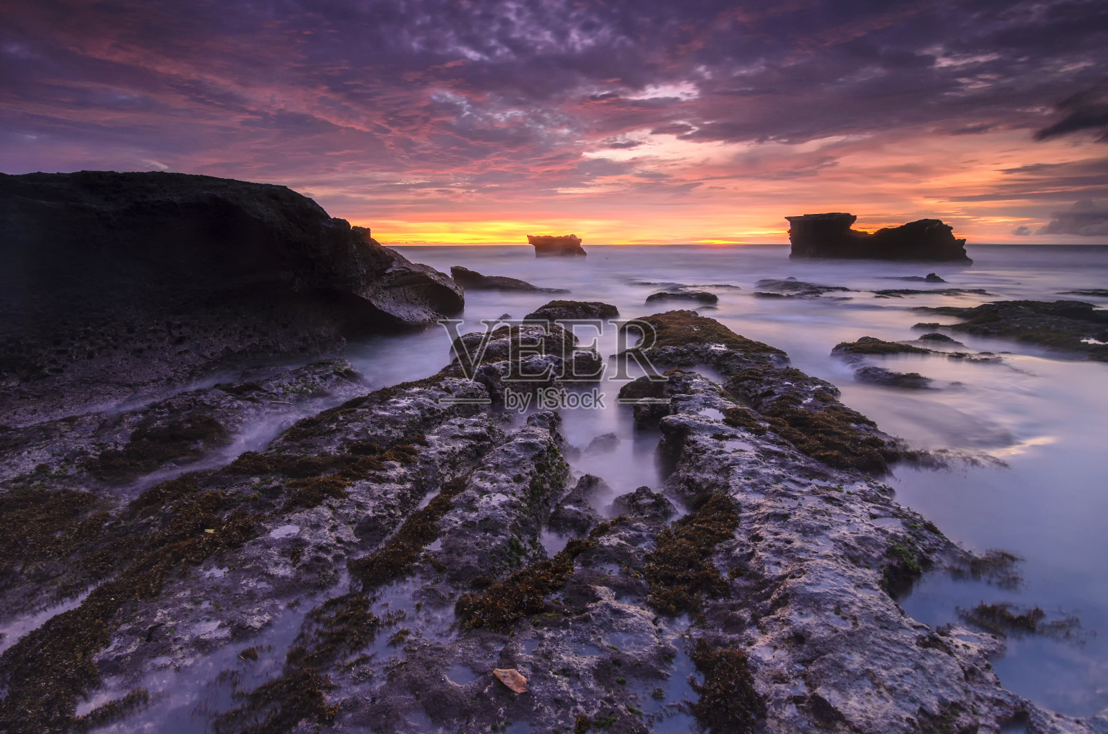 海滩上的夕阳照片摄影图片