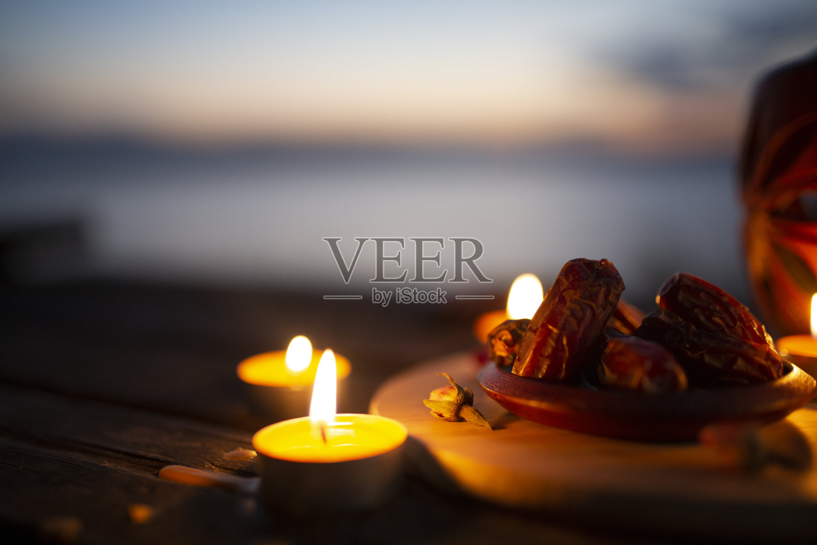 斋月节日与闪耀的灯笼照片摄影图片