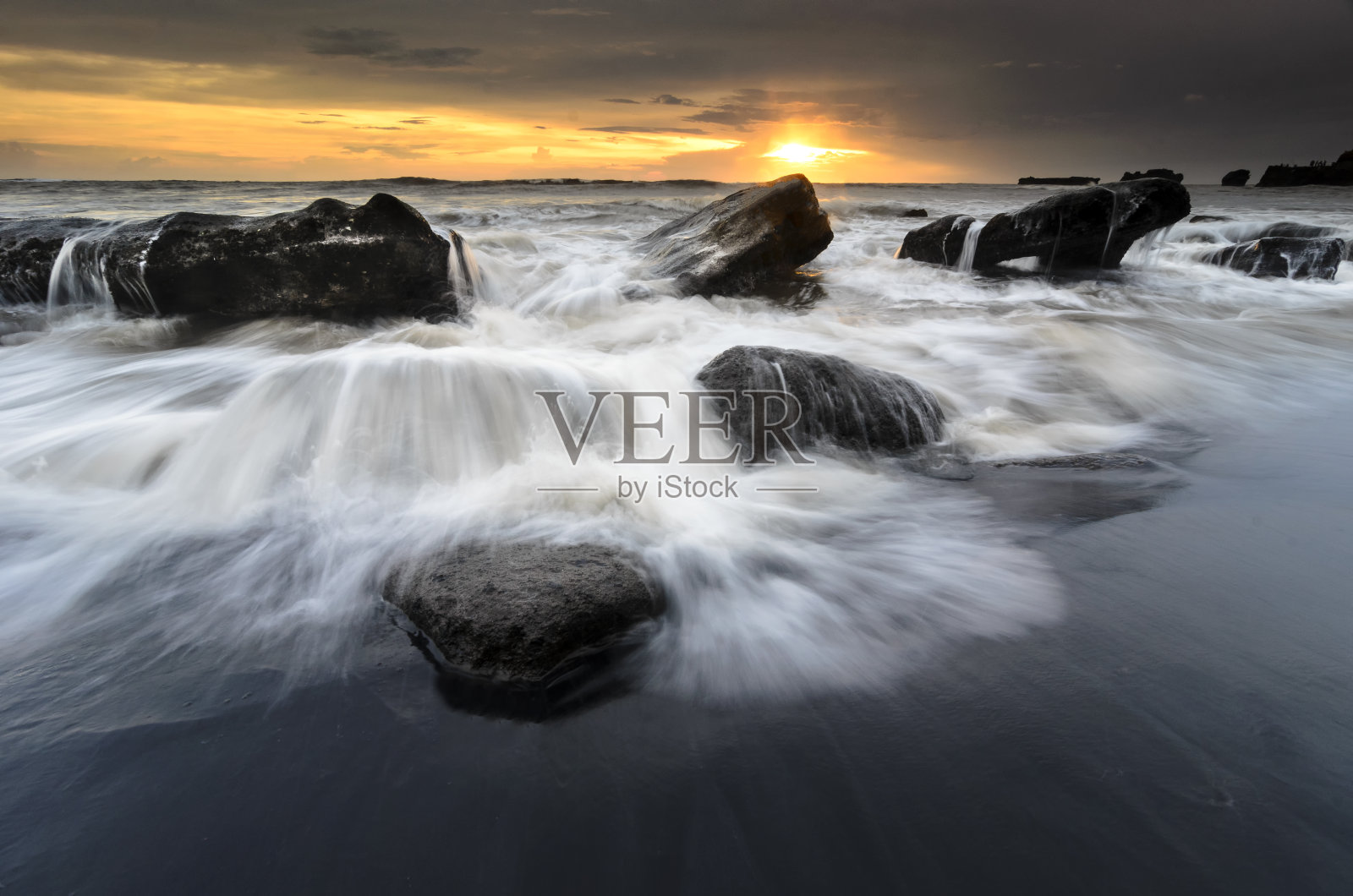 运动中的海滩照片摄影图片