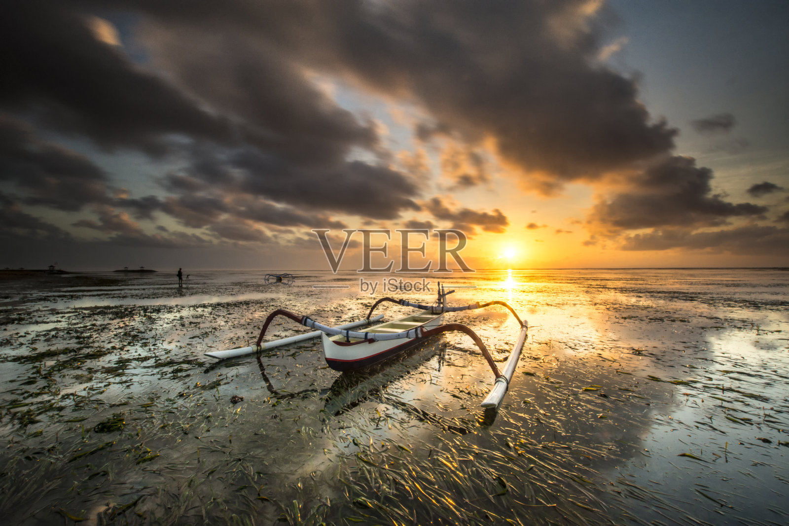 早上的船照片摄影图片