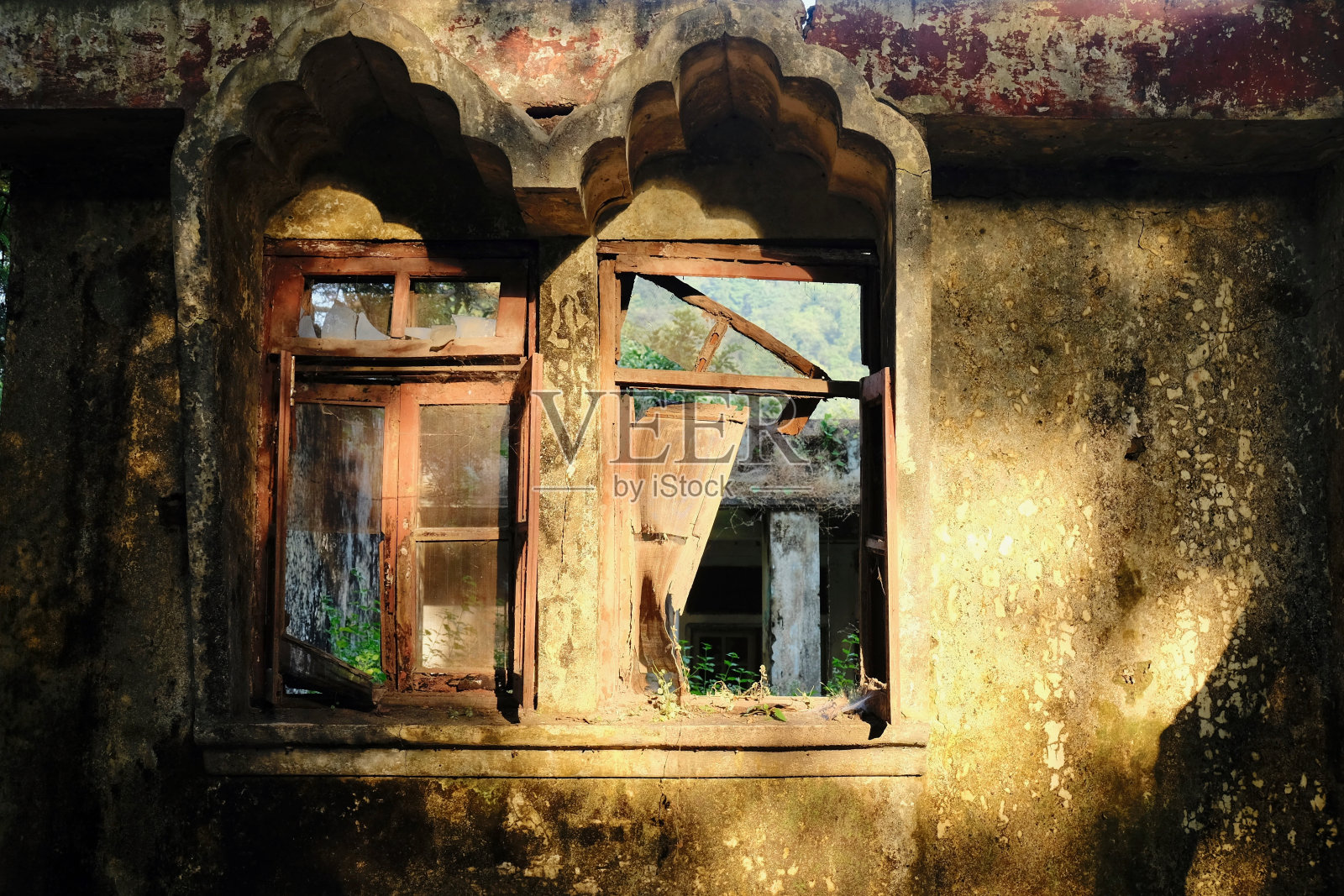 斑驳的窗口照片摄影图片