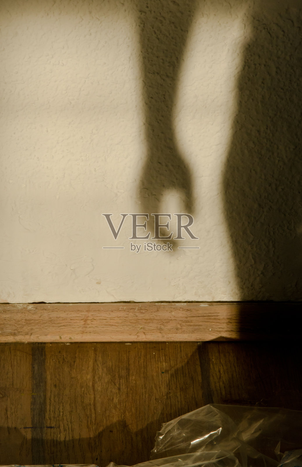 墙上有手的影子照片摄影图片