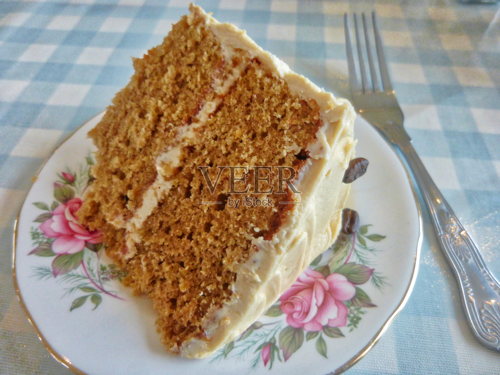 咖啡蛋糕和咖啡奶油糖霜照片摄影图片