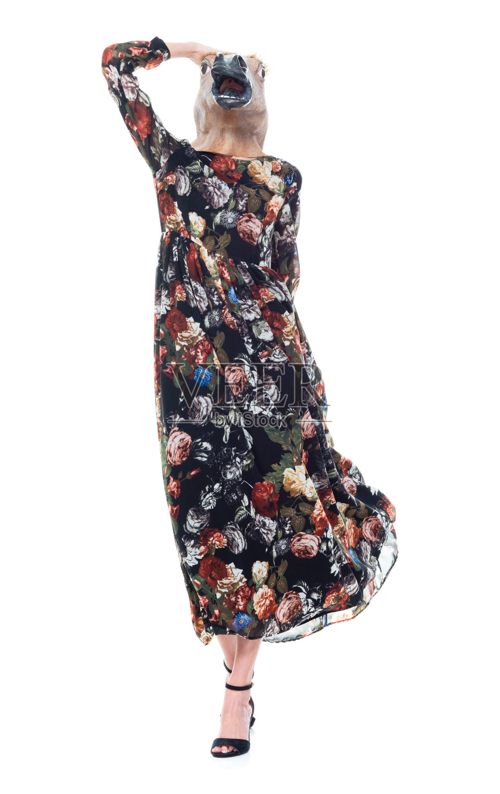 美丽的女性穿着白色背景的裙子照片摄影图片