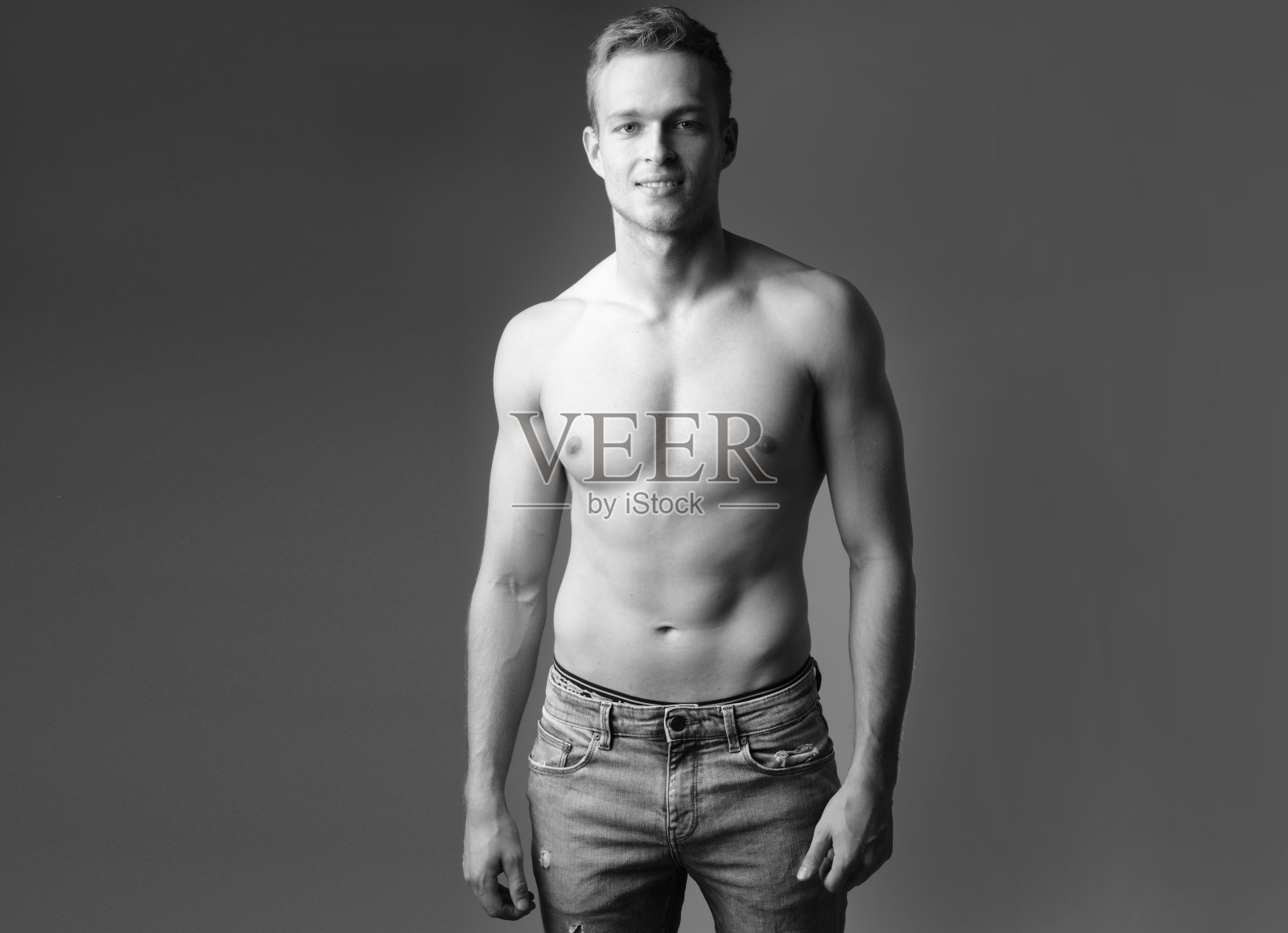 漂亮的年轻男模特。照片摄影图片