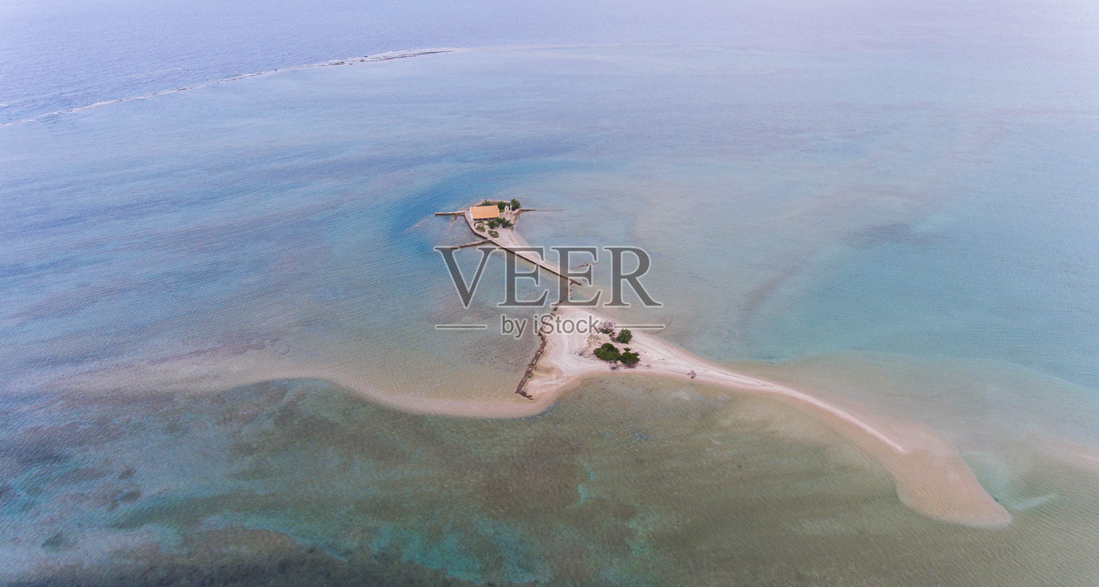 沙洲顶视图与教堂，希腊照片摄影图片