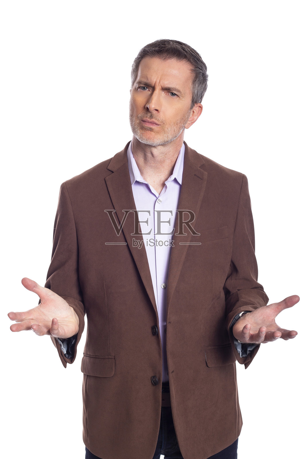 白色背景下的中年商人看起来犹豫不决和困惑照片摄影图片