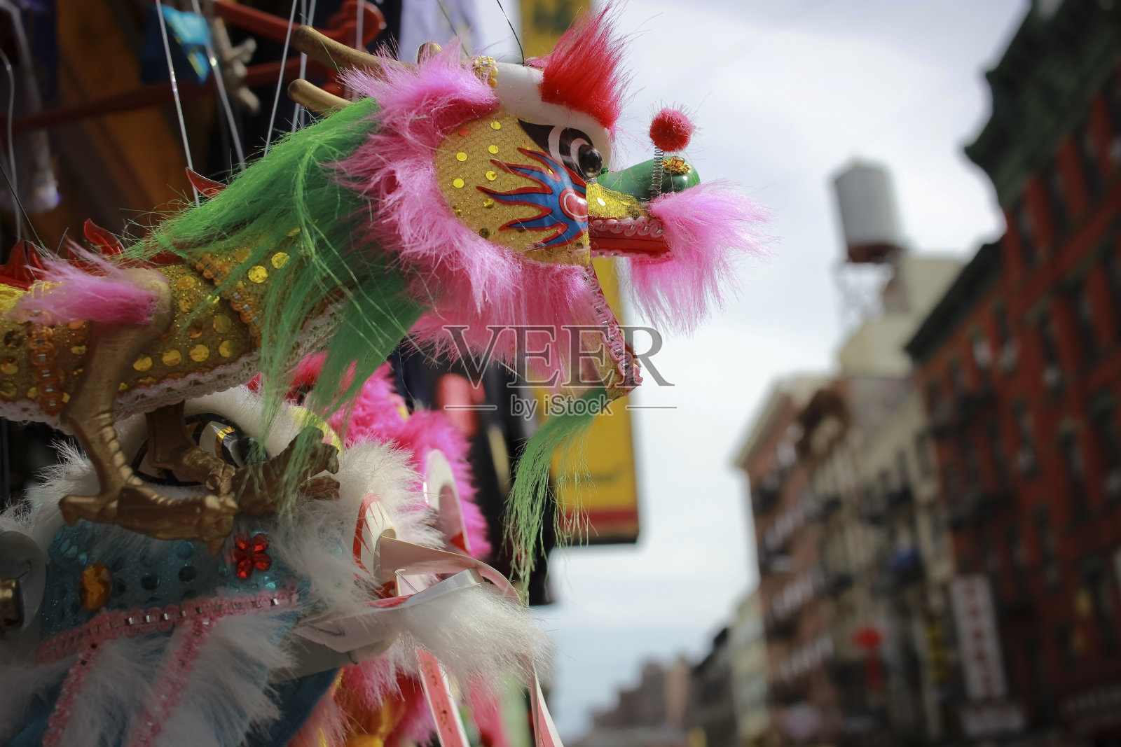 唐人街的龙玩具和建筑。照片摄影图片