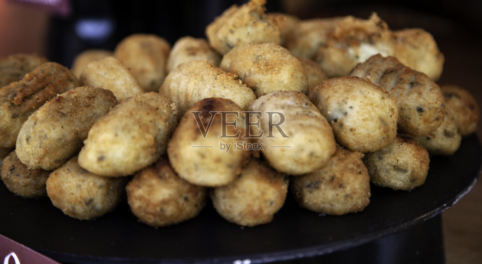 奶酪和香料炸丸子照片摄影图片