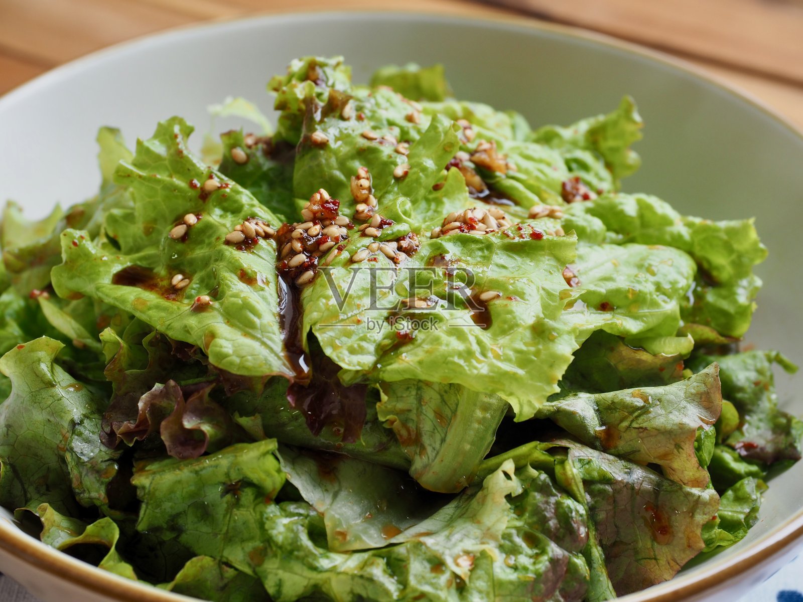 生菜配酱油，韩国沙拉照片摄影图片