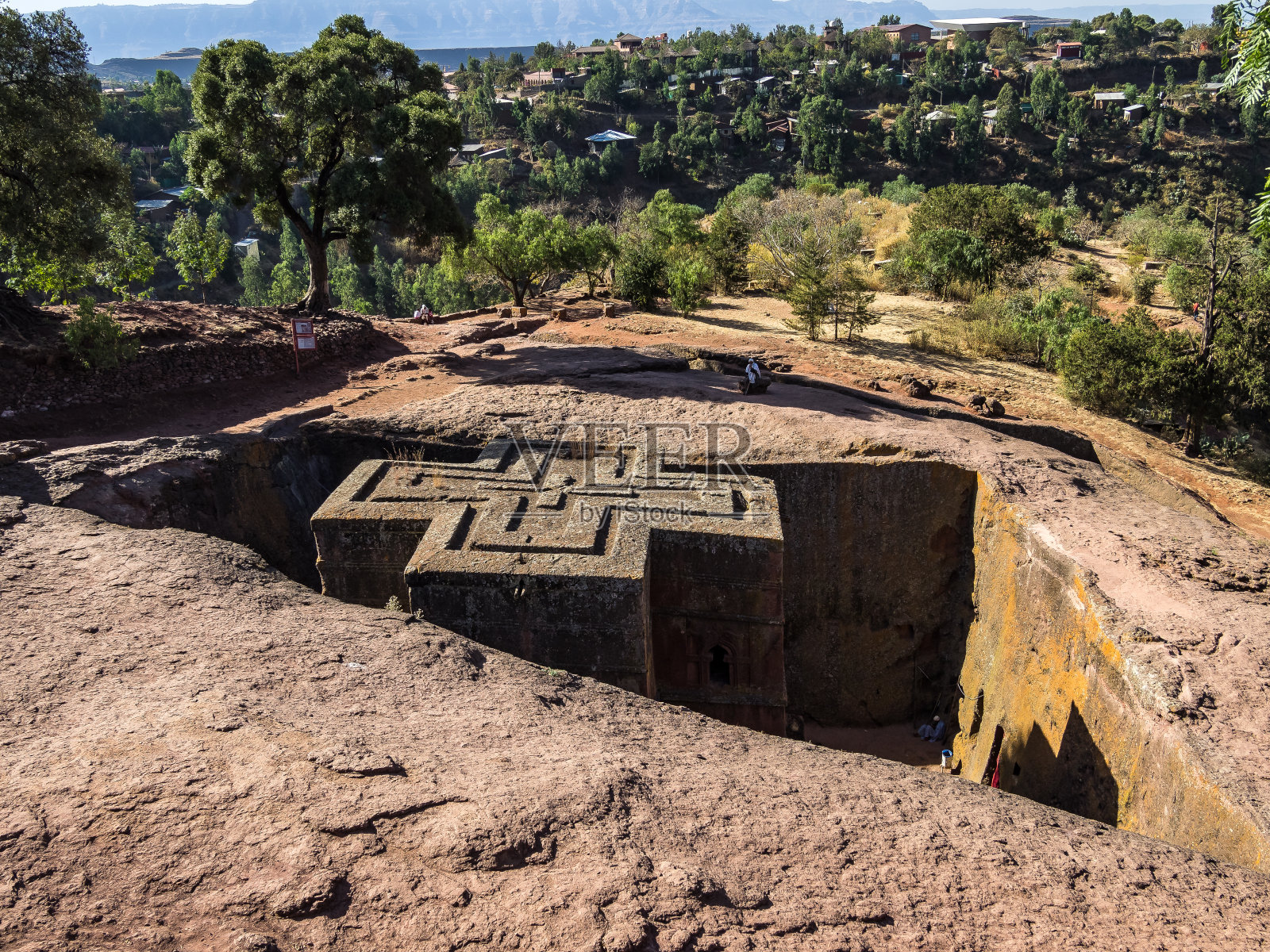 拉利贝拉,埃塞俄比亚。著名的圣乔治岩石凿教堂-贝特·吉奥尔吉斯照片摄影图片