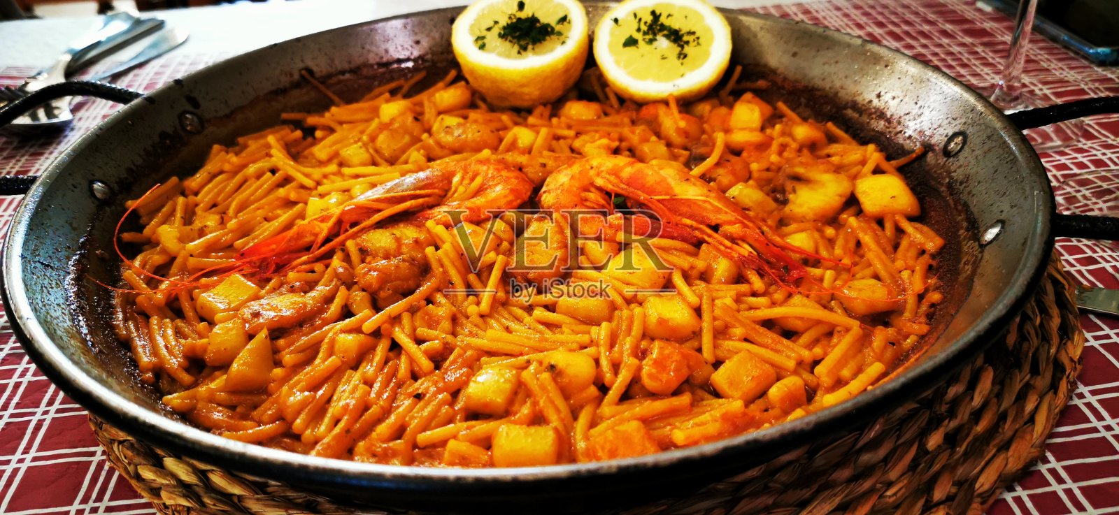 Fideuà照片摄影图片