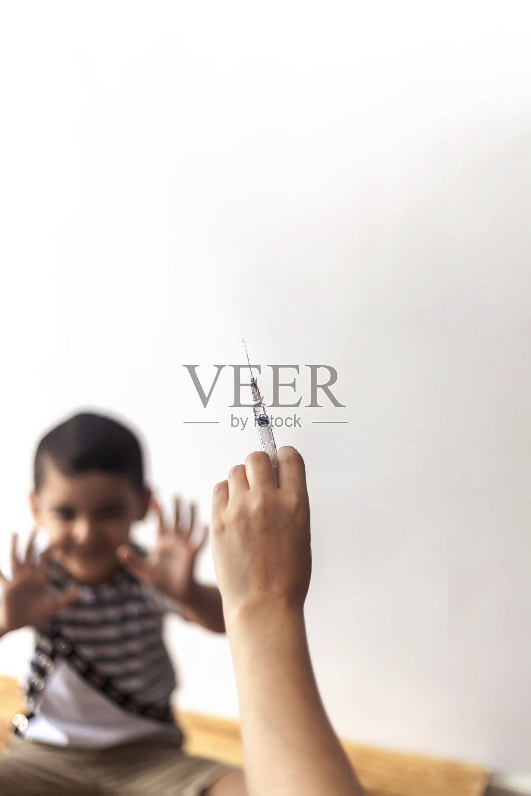 小男孩害怕打针照片摄影图片