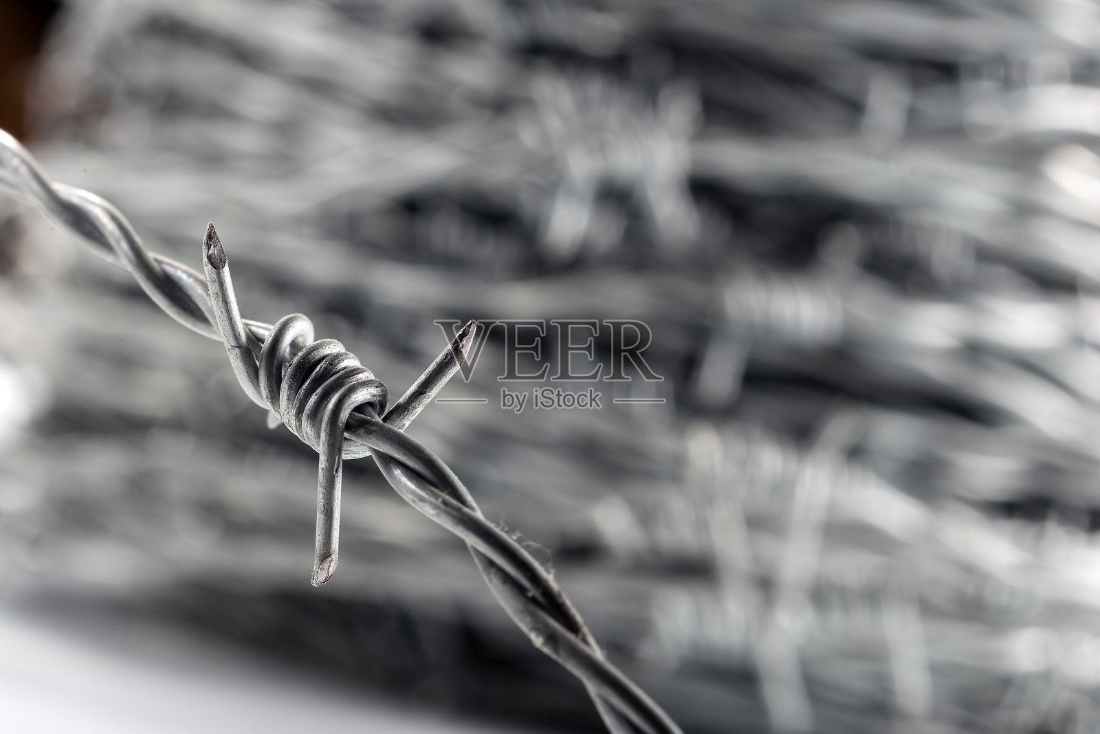 有刺的铁丝具有选择性聚焦照片摄影图片