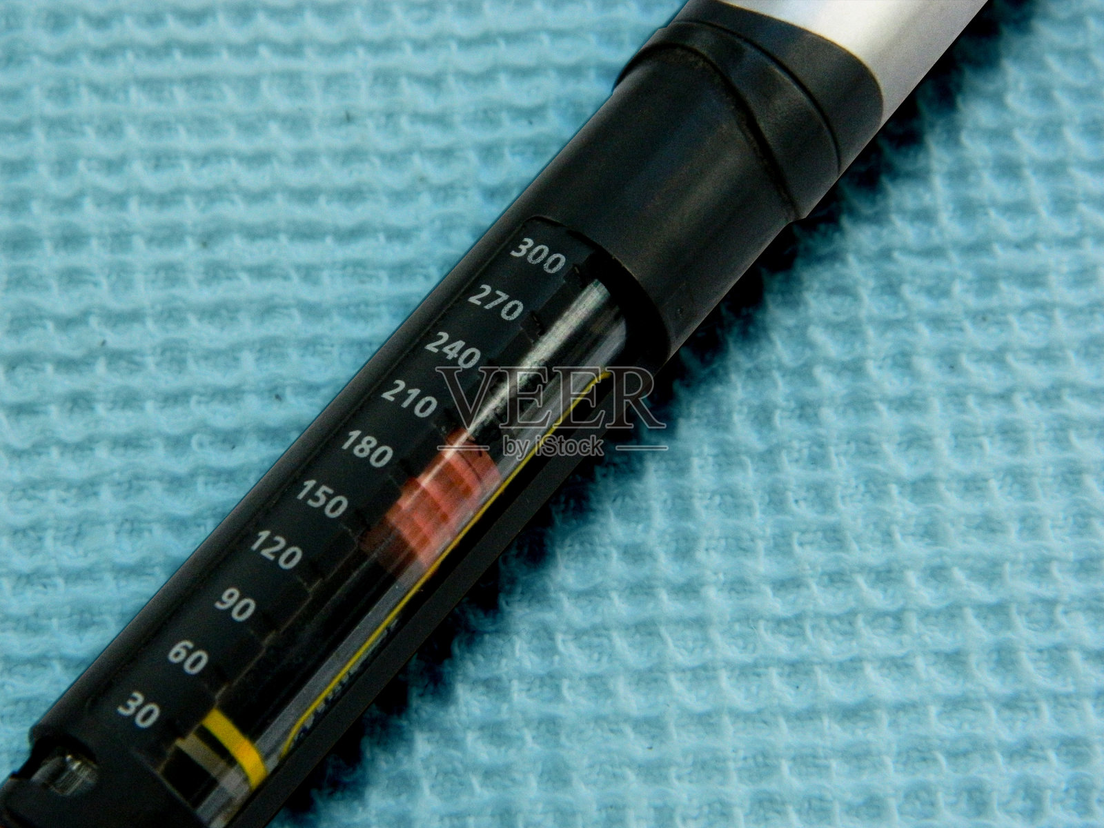 胰岛素糖尿病笔注射器注射医疗设备特写照片摄影图片